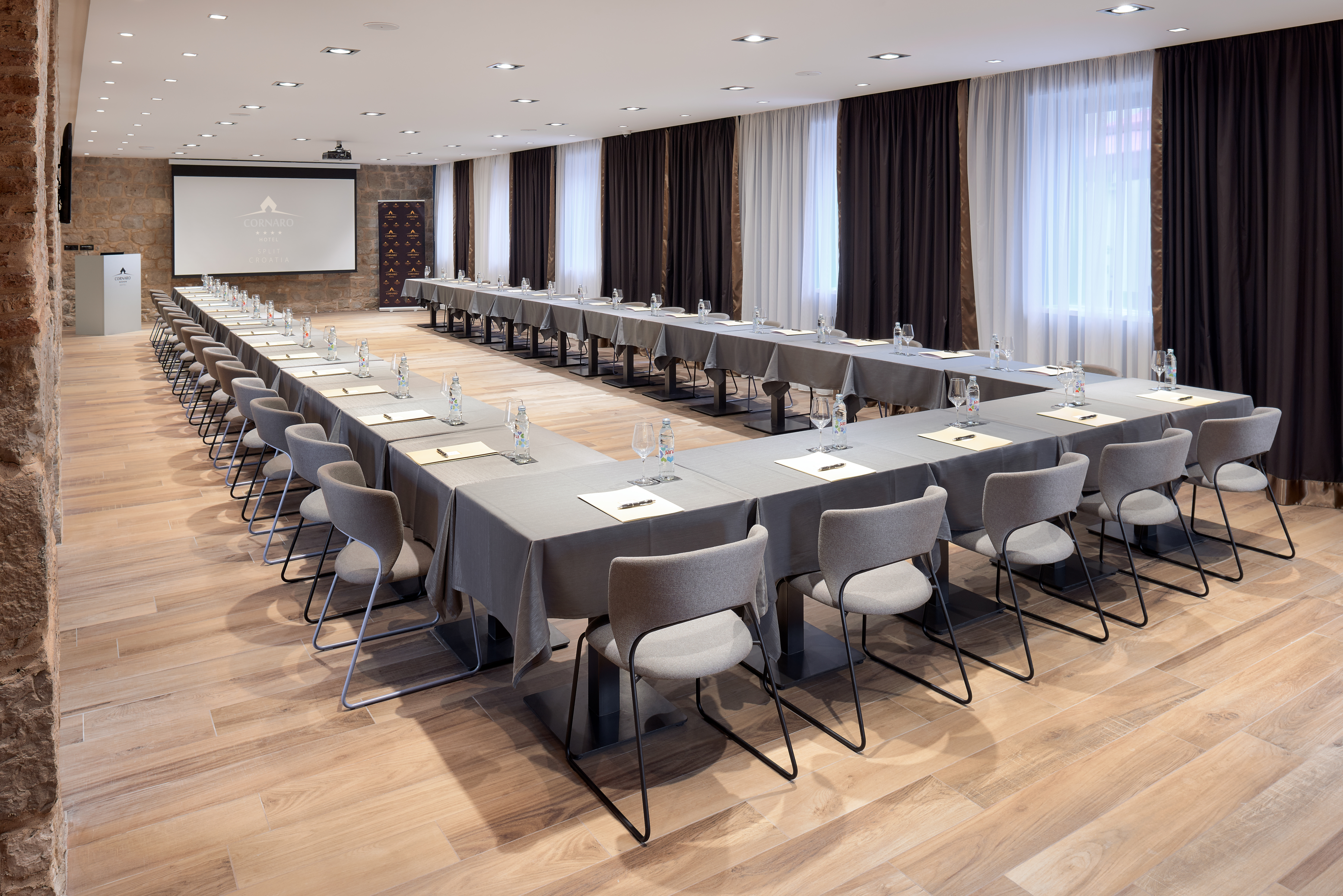 Cornaro Hotel - фото