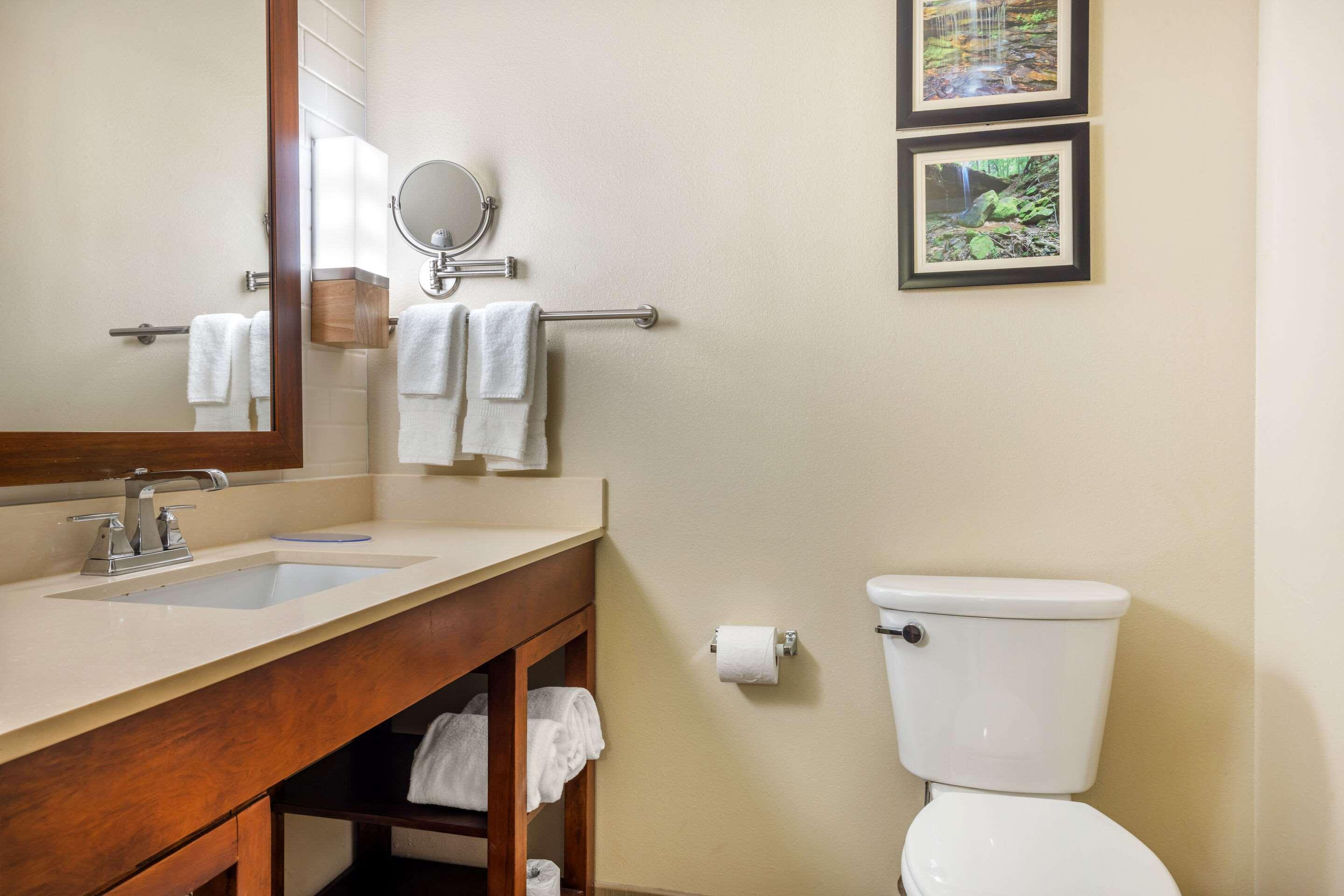Comfort Inn & Suites At CrossPlex Village