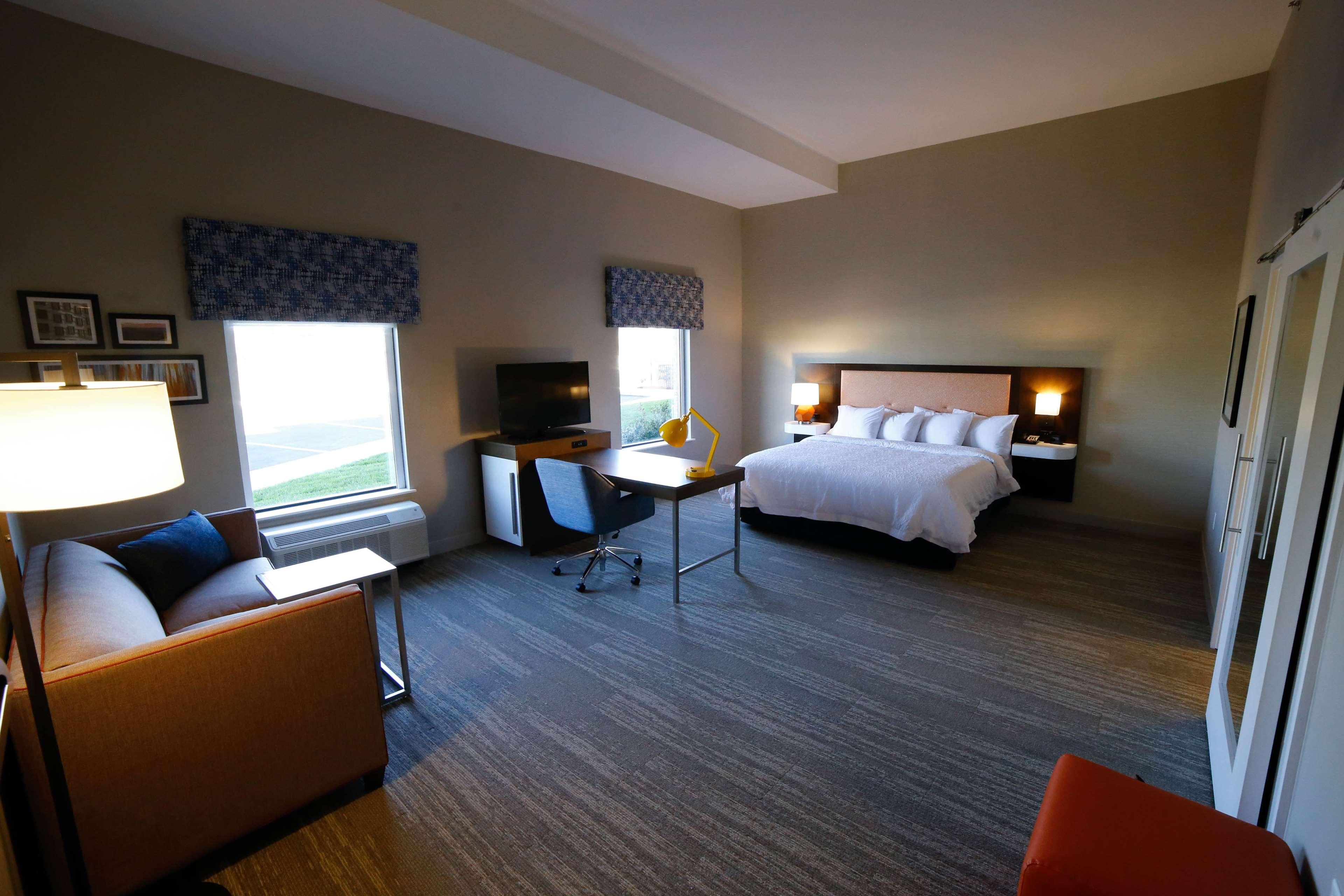 Hampton Inn & Suites Forest City