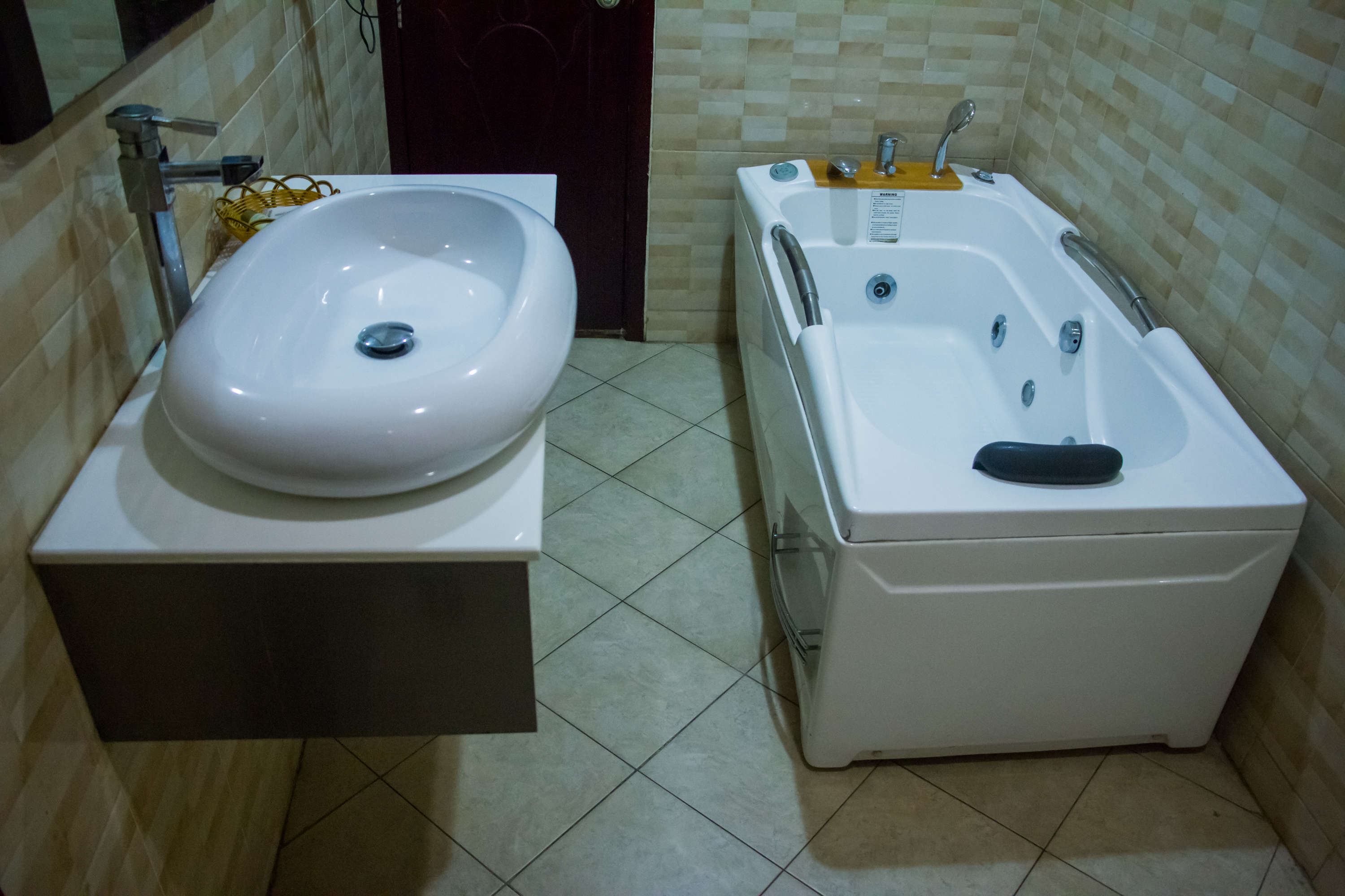 Ellis Suites