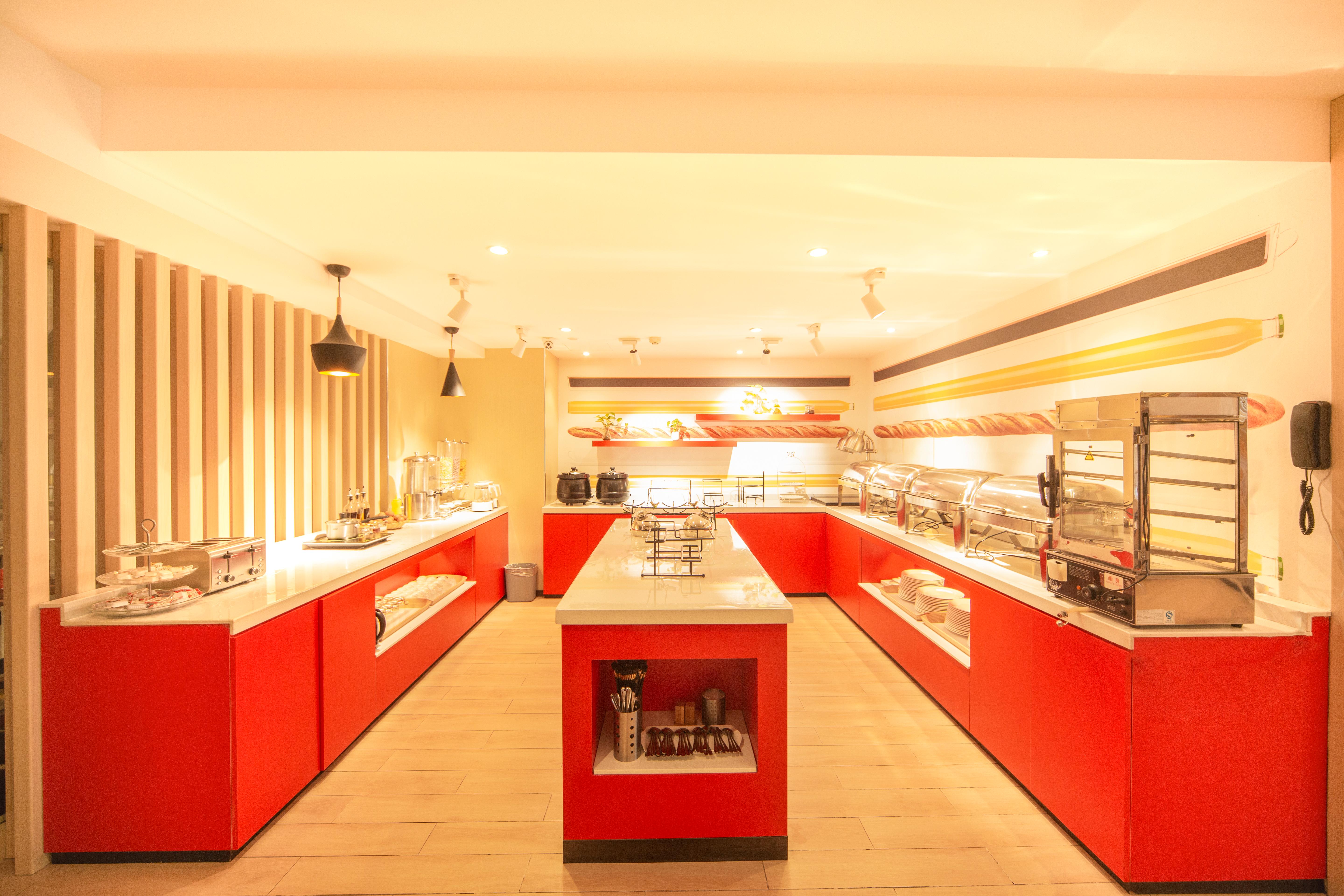 Ibis Hotel (Shenyang North Station South Square)