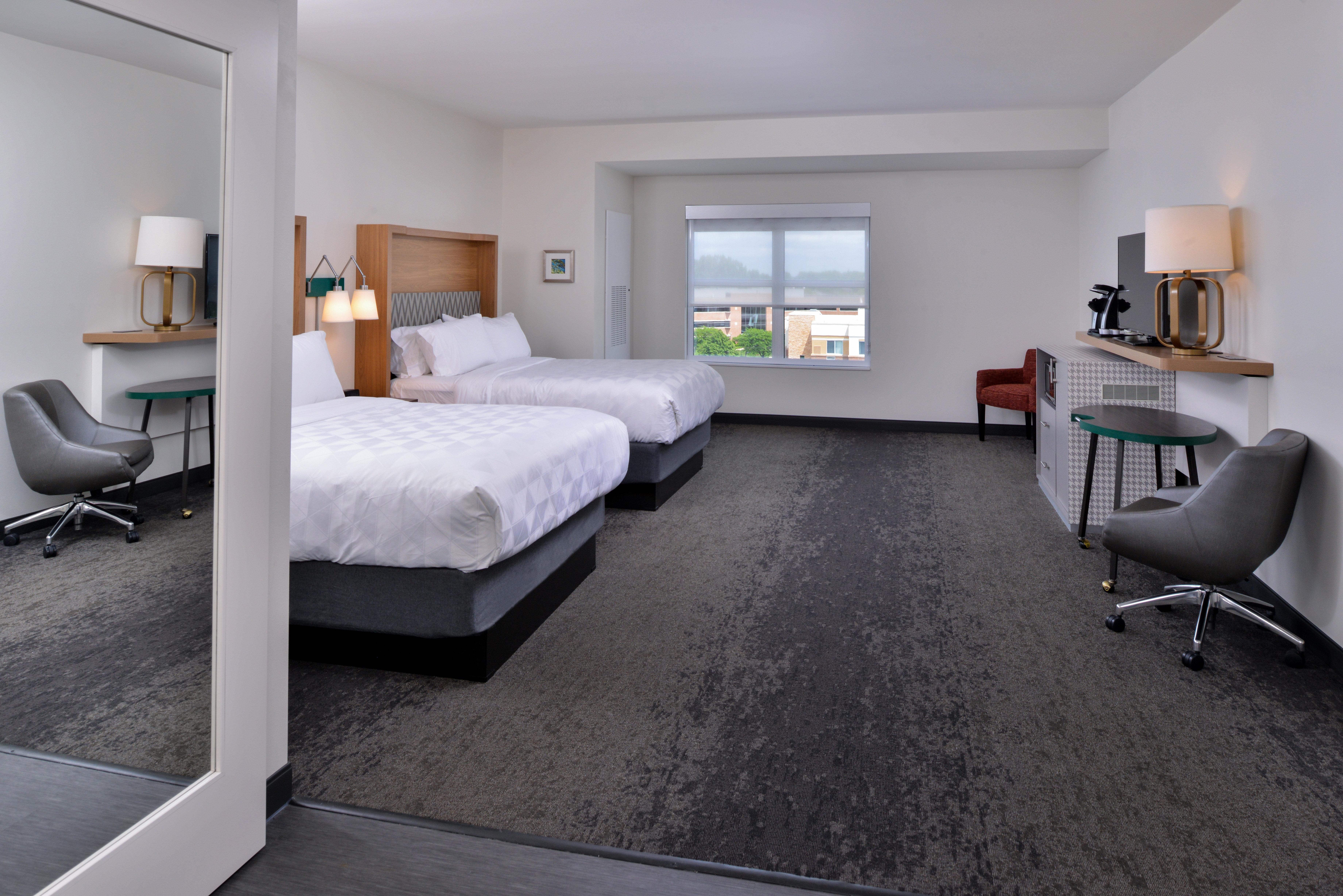 Holiday Inn & Suites Farmington Hills - Detroit NW