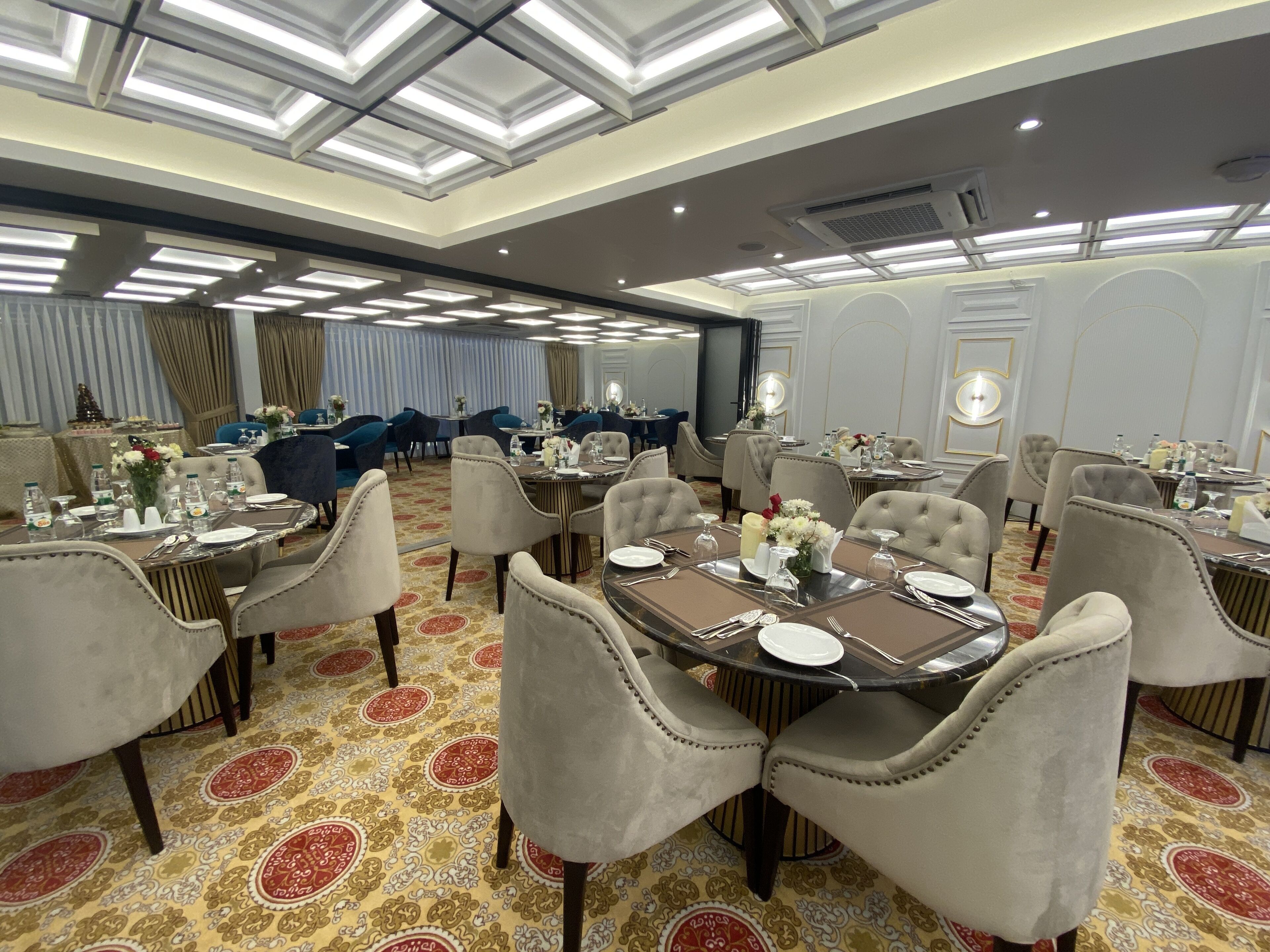 Unique Regency Hotel