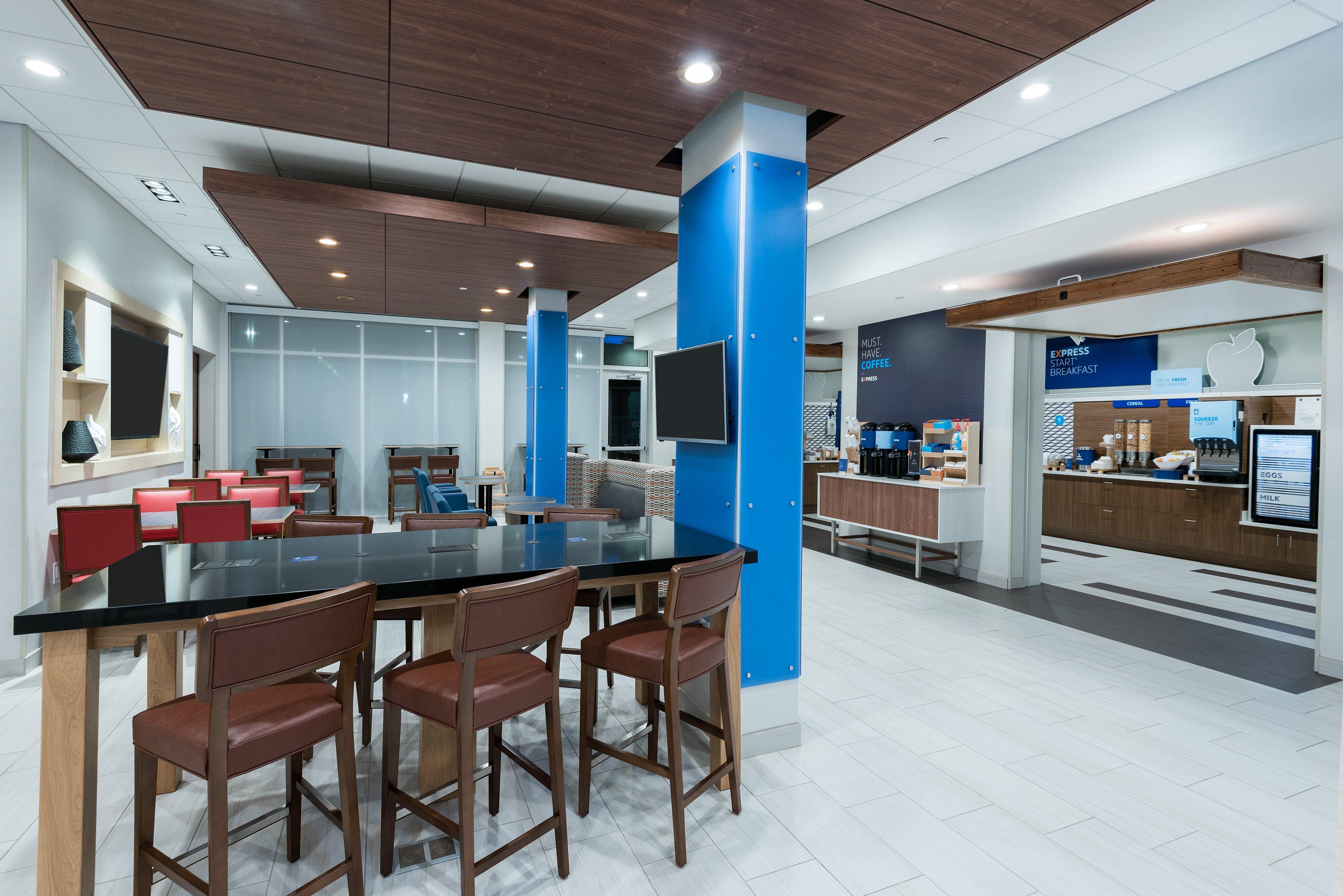 Holiday Inn Express & Suites Bryan