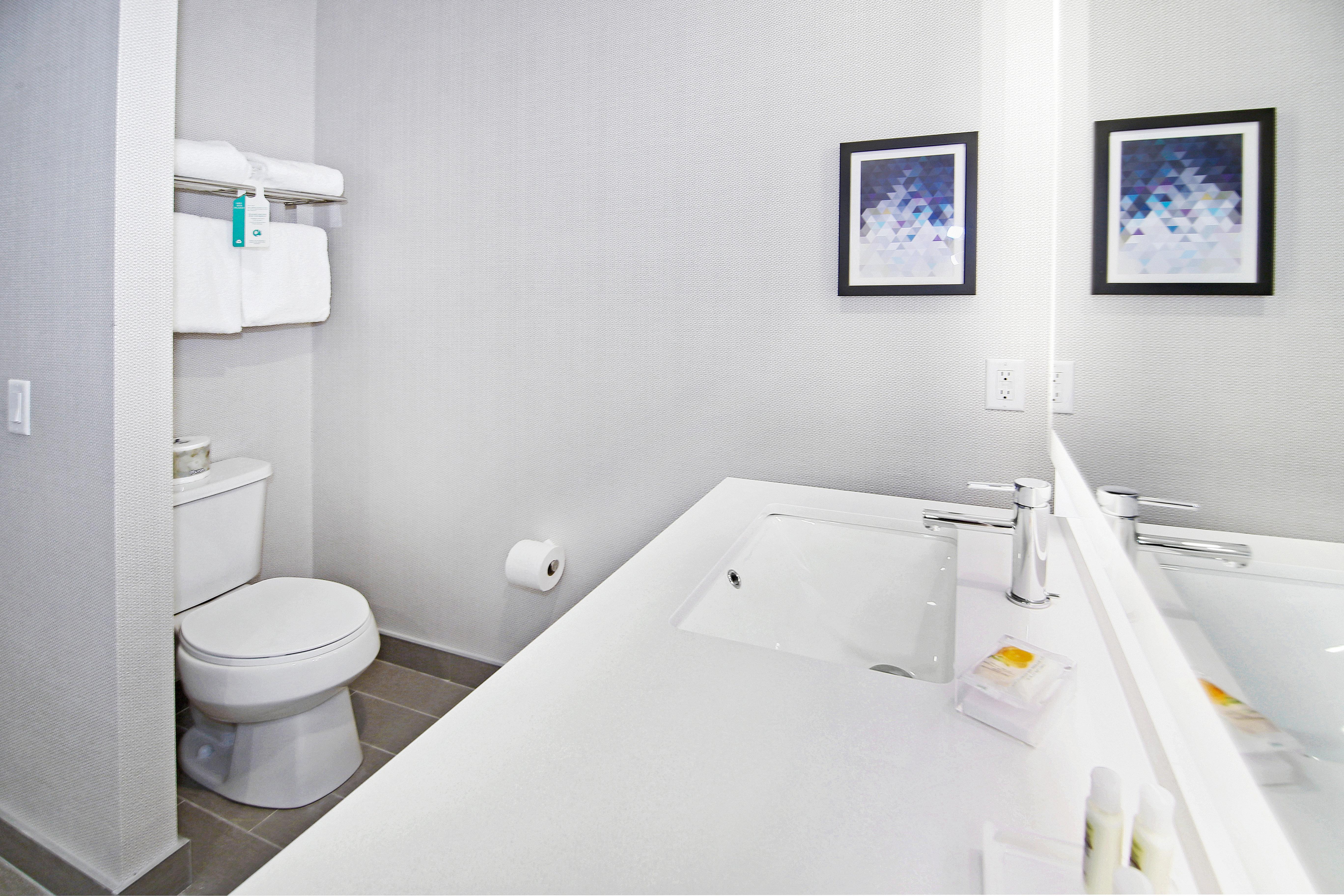 Holiday Inn & Suites Calgary Airport North