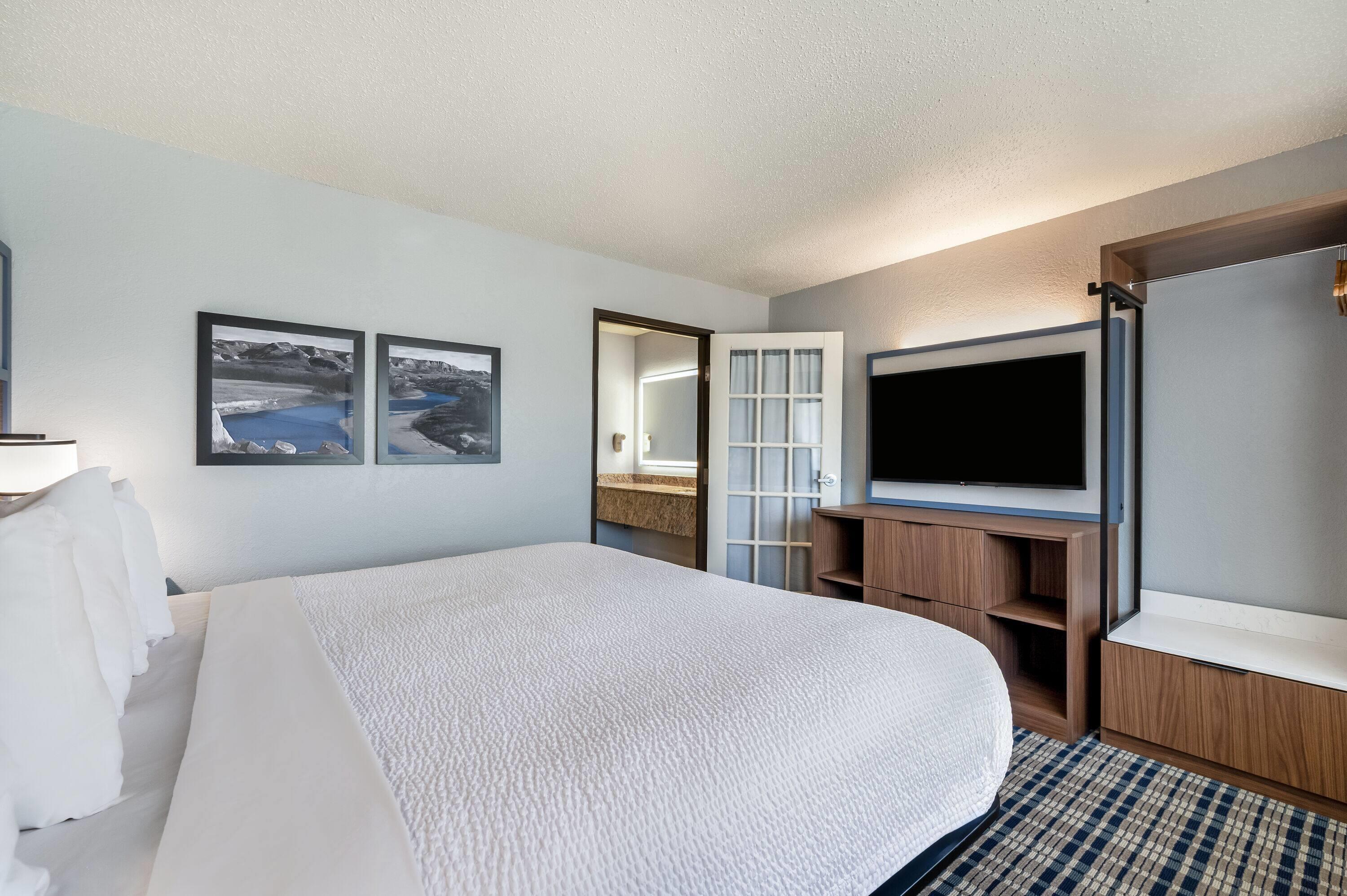 AmericInn by Wyndham Dickinson