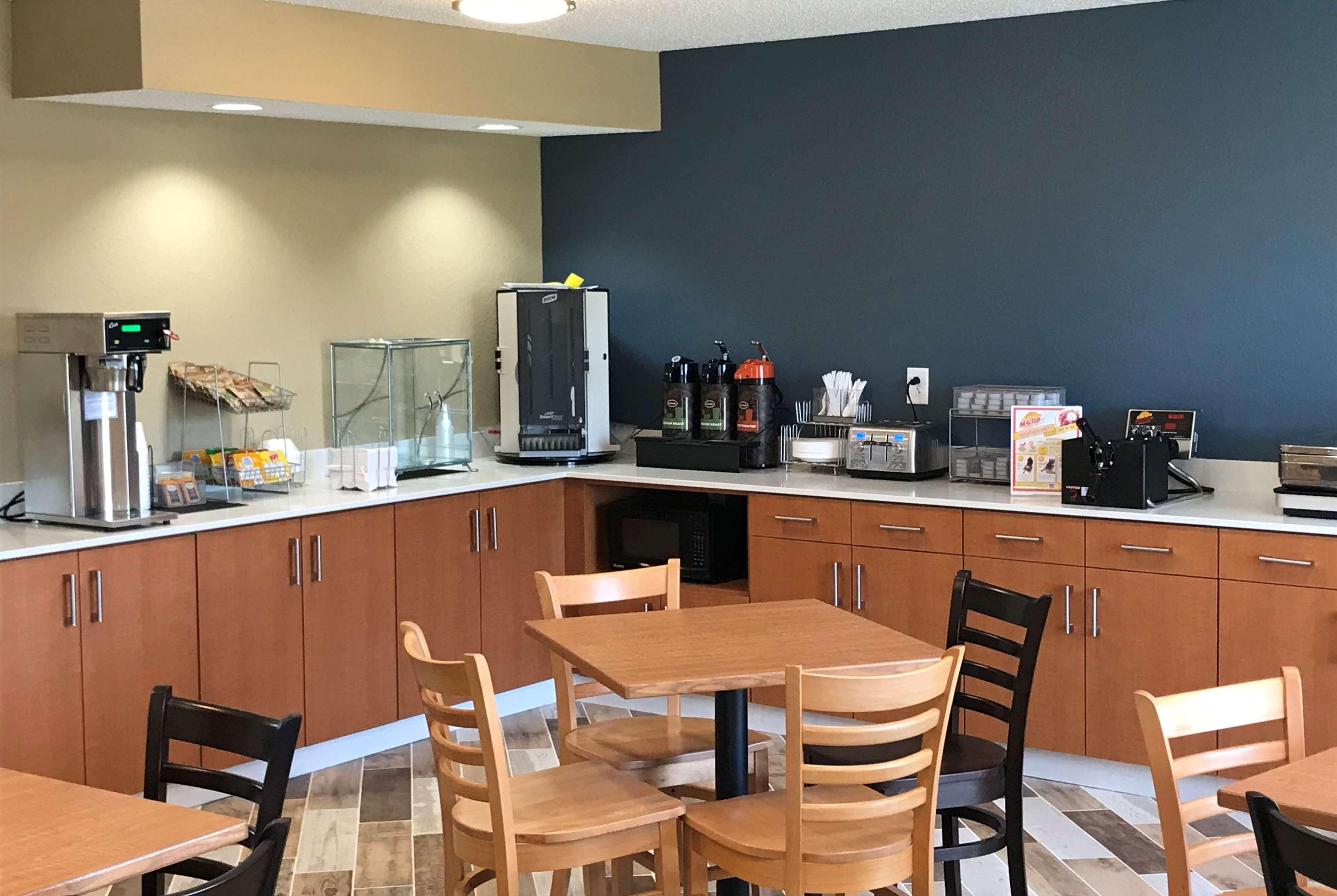 AmericInn by Wyndham Prairie Du Chien