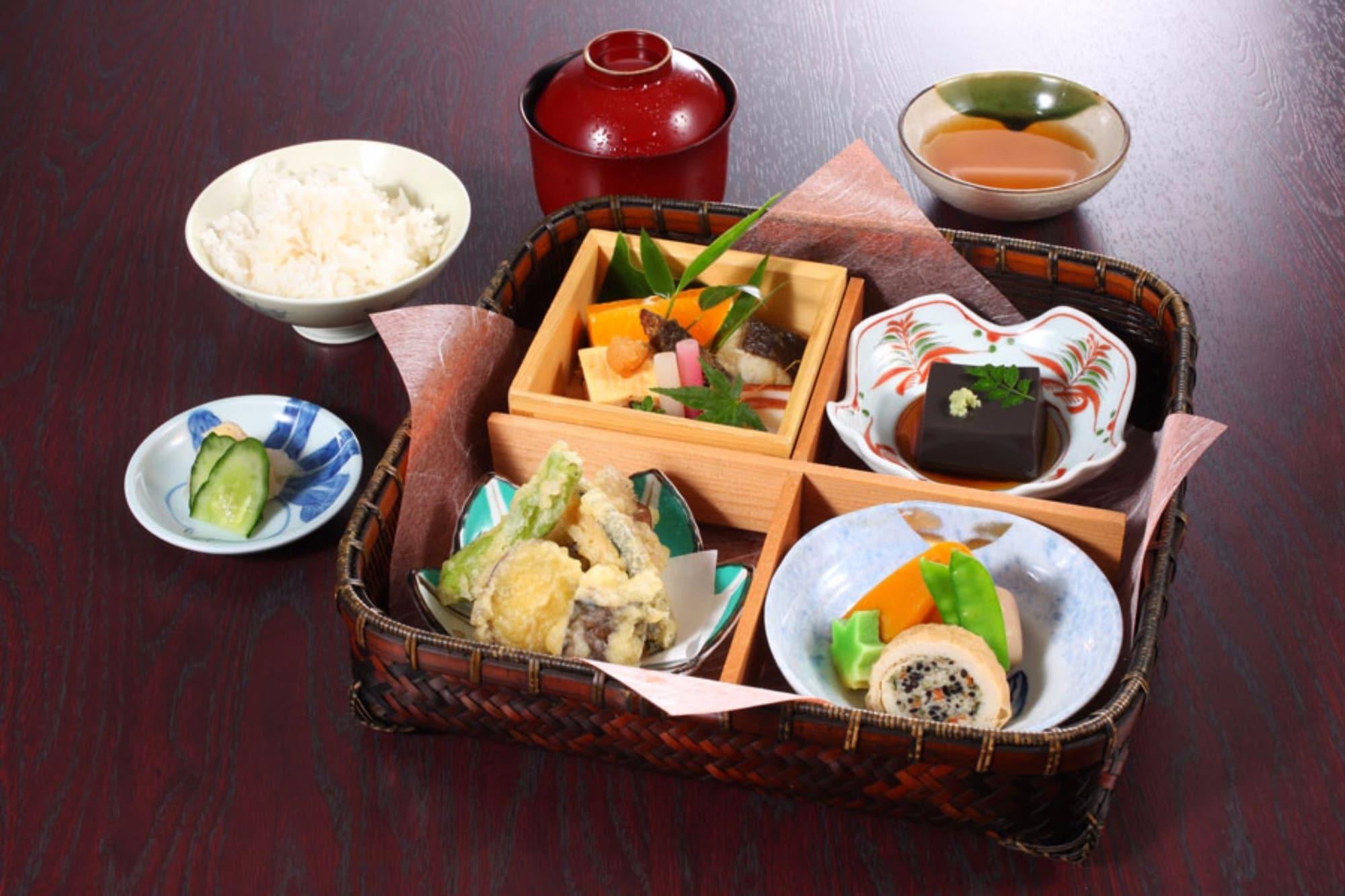 Honkan, Sekizen-kan by null