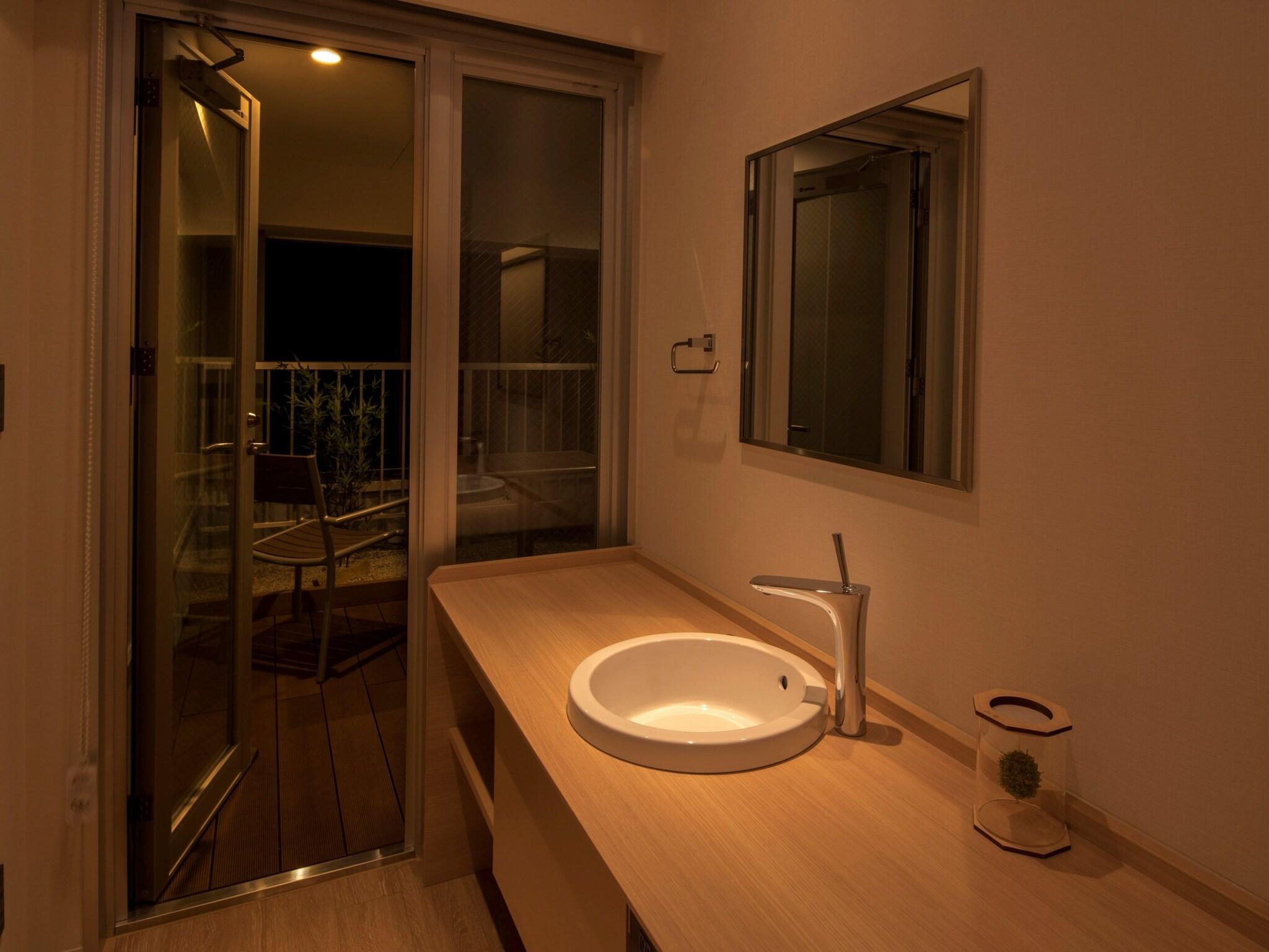 Uan Kanazawa by null