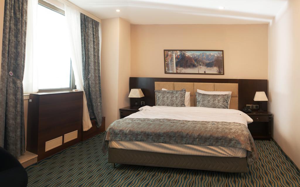 Ruma Port Hotel