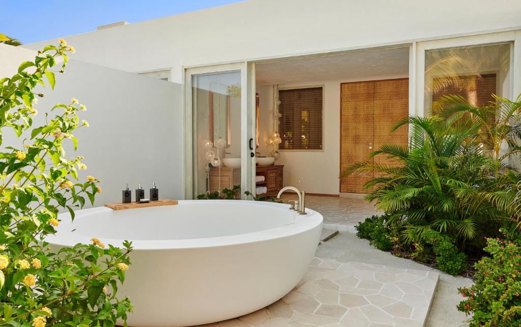 Sirru Fen Fushi Private Lagoon Resort by null