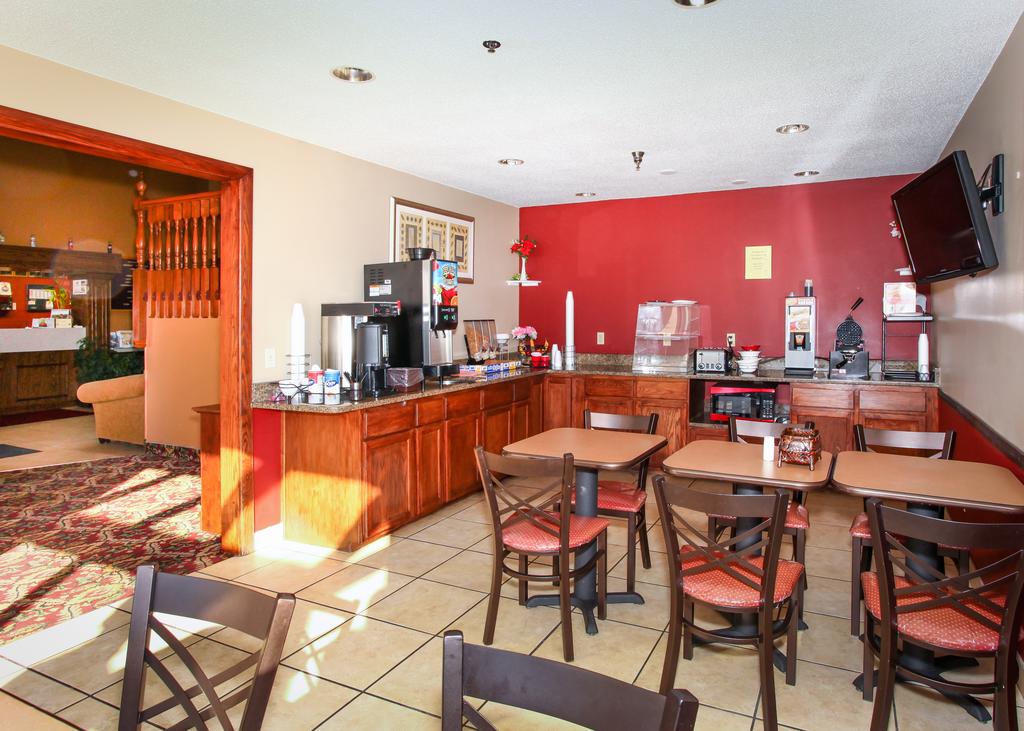 Econo Lodge  Inn & Suites