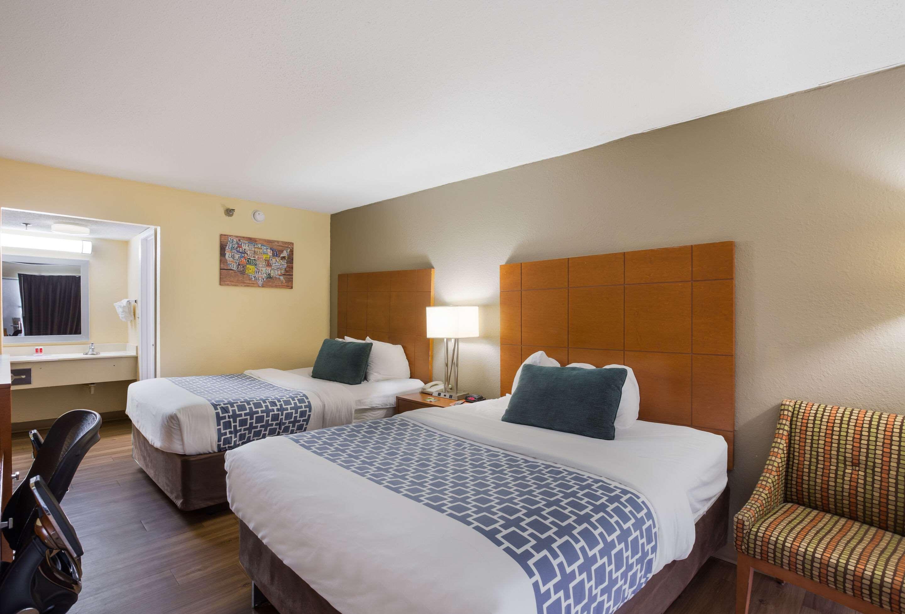 Econo Lodge Inn & Suites Hardeeville