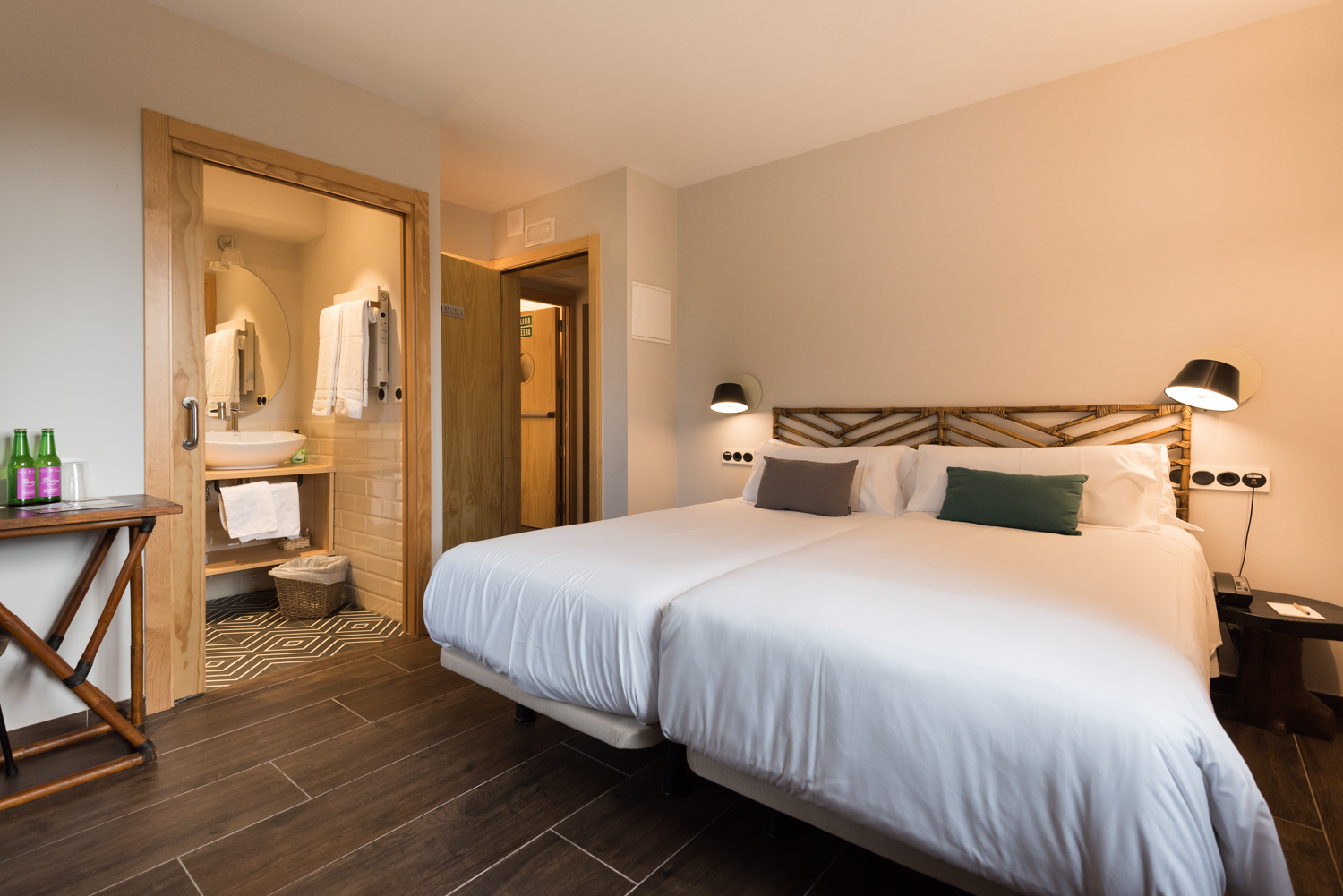 Sagarlore Hotela by null