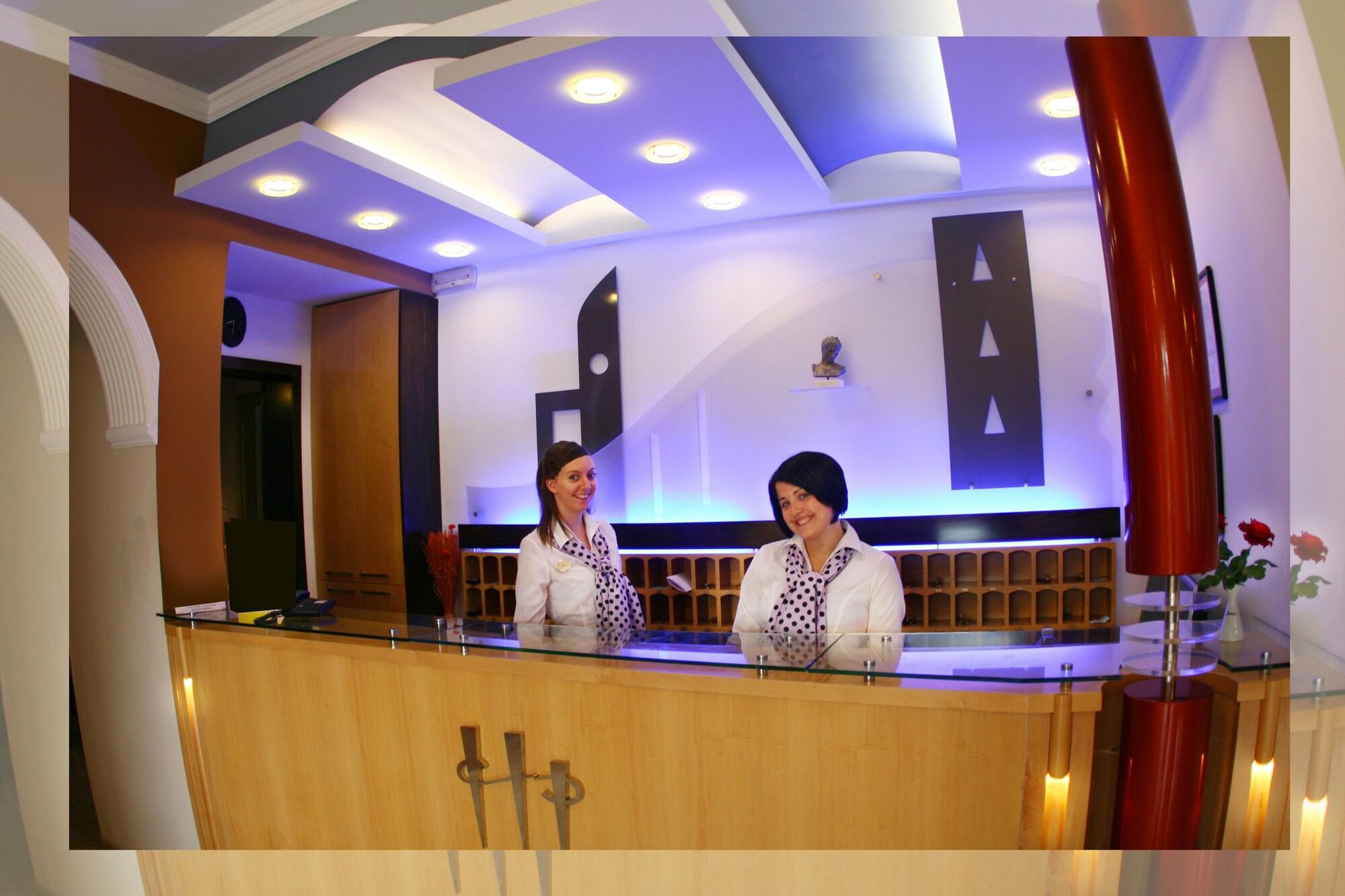 Ionis Art Hotel - фото