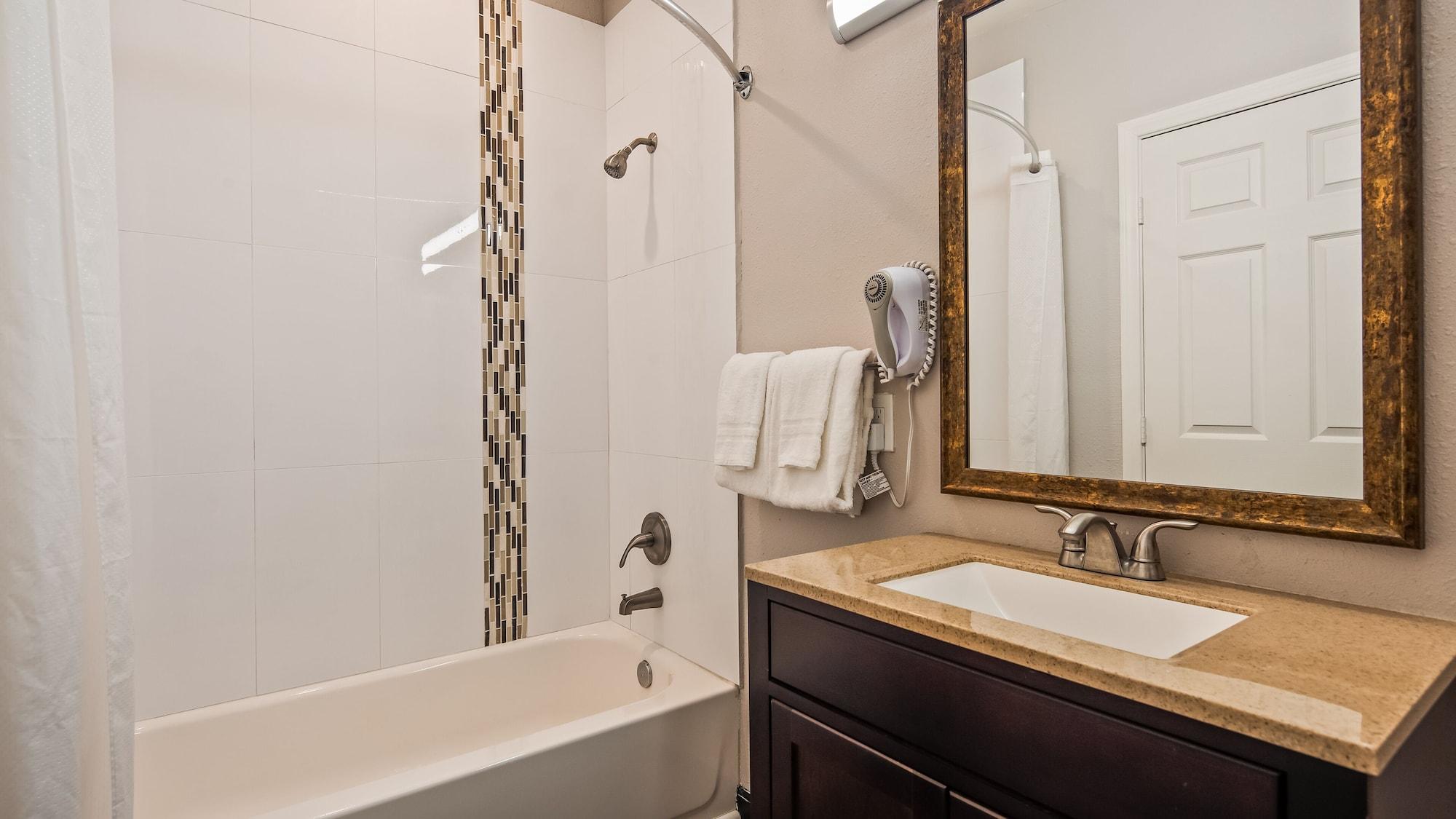 Azul Inn & Suites