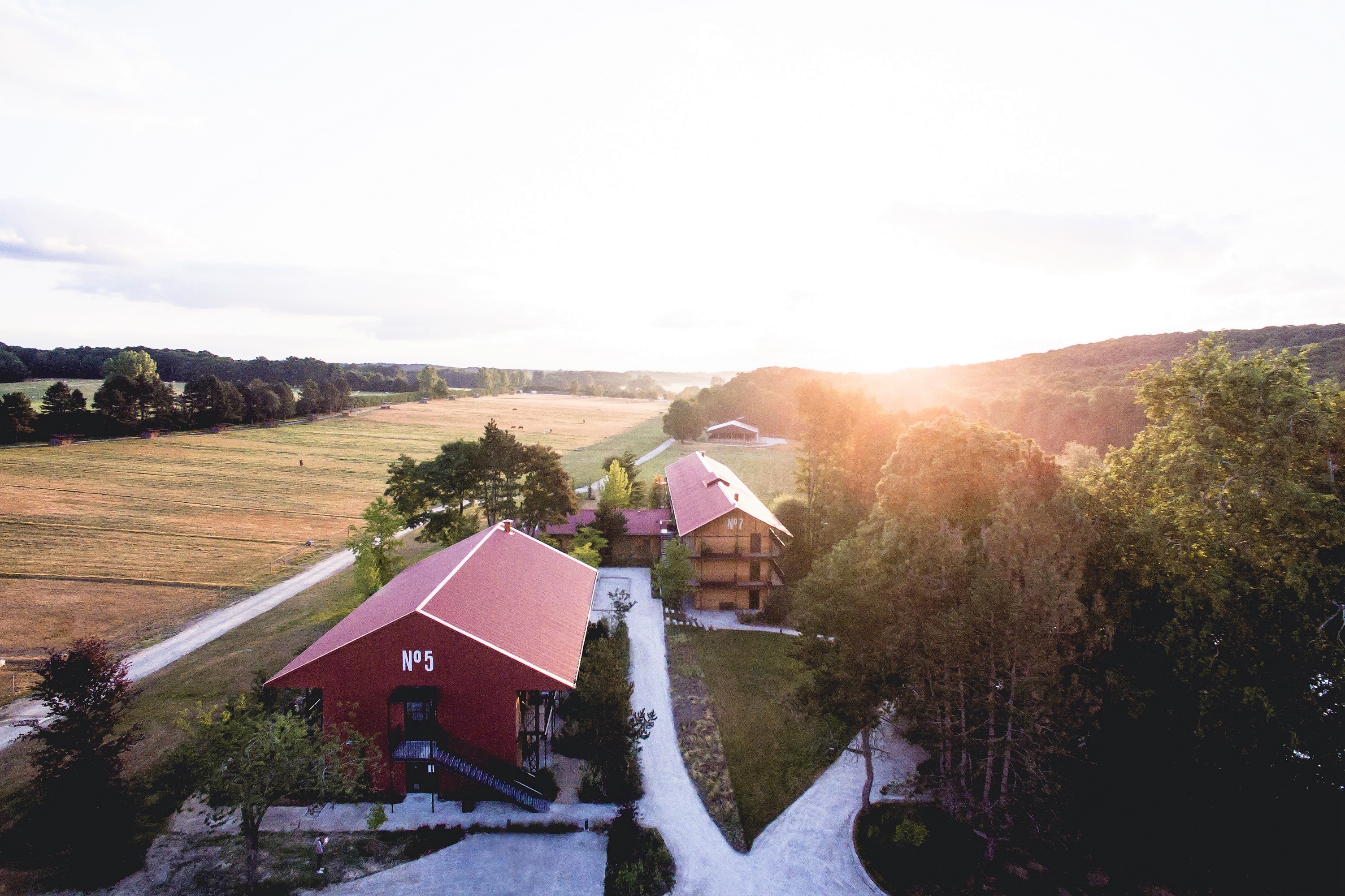 Le Barn by null