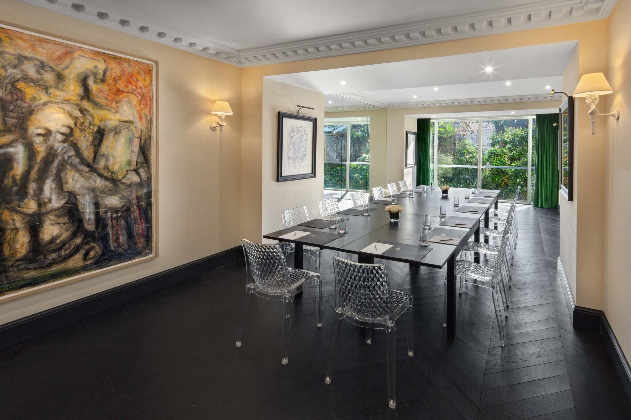 Hôtel de Berri Champs-Élysées, a Luxury Collection Hotel, Paris by null