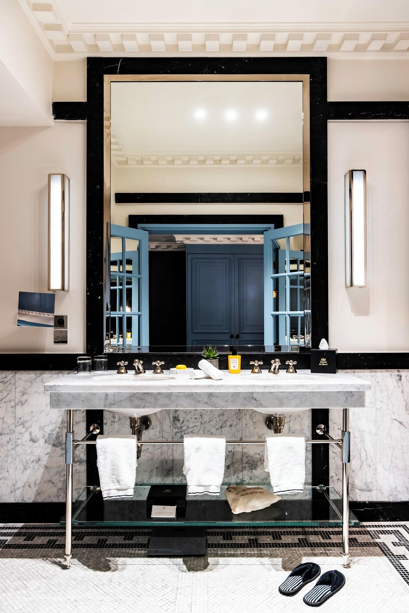 Imagem da galeria de Hôtel De Berri Champs-Élysées, A Luxury Collection