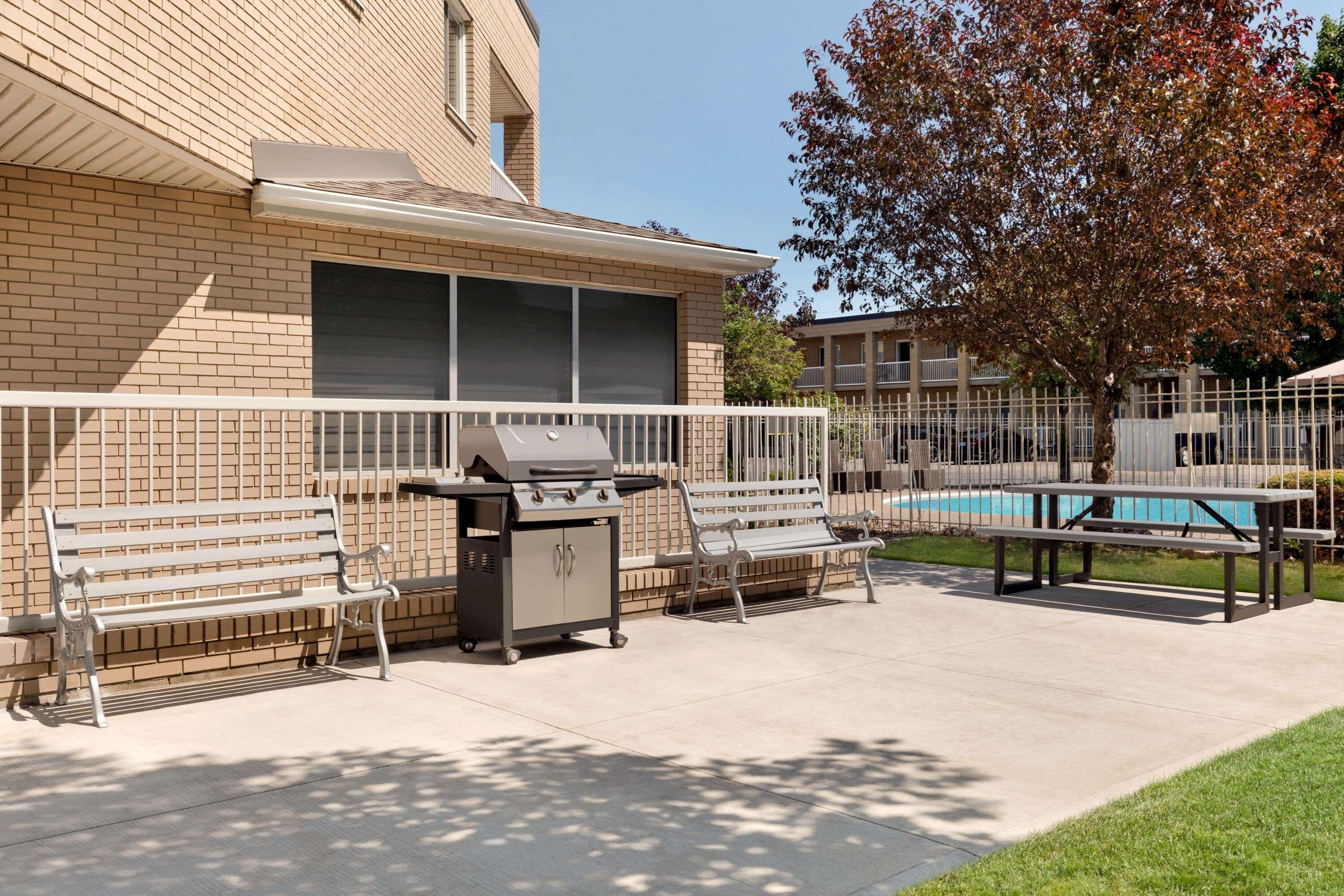 Super 8 By Wyndham Windsor/Dougall