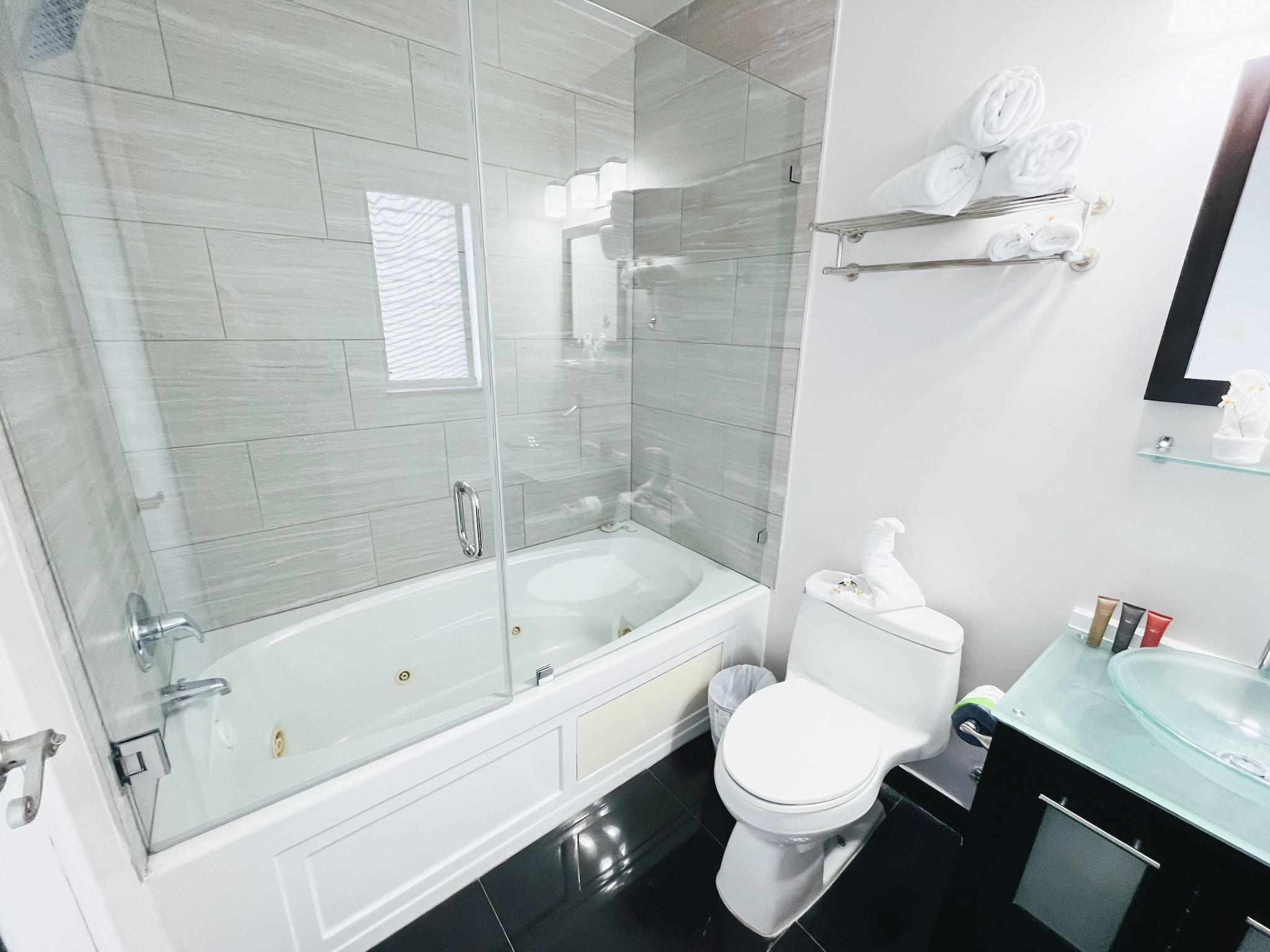 The Cove by Renzzi by null