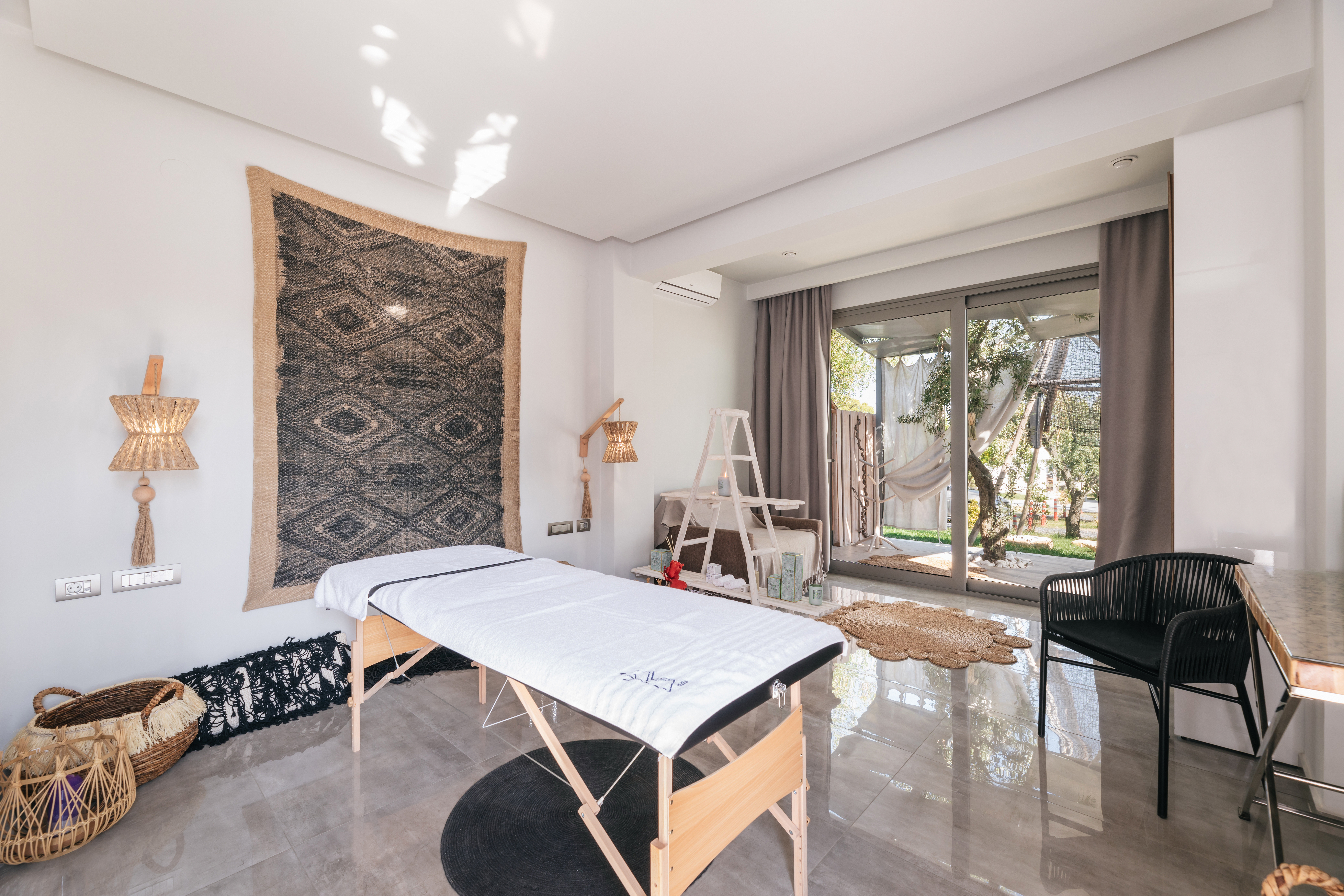 Blue Carpet Luxury Suites - photo