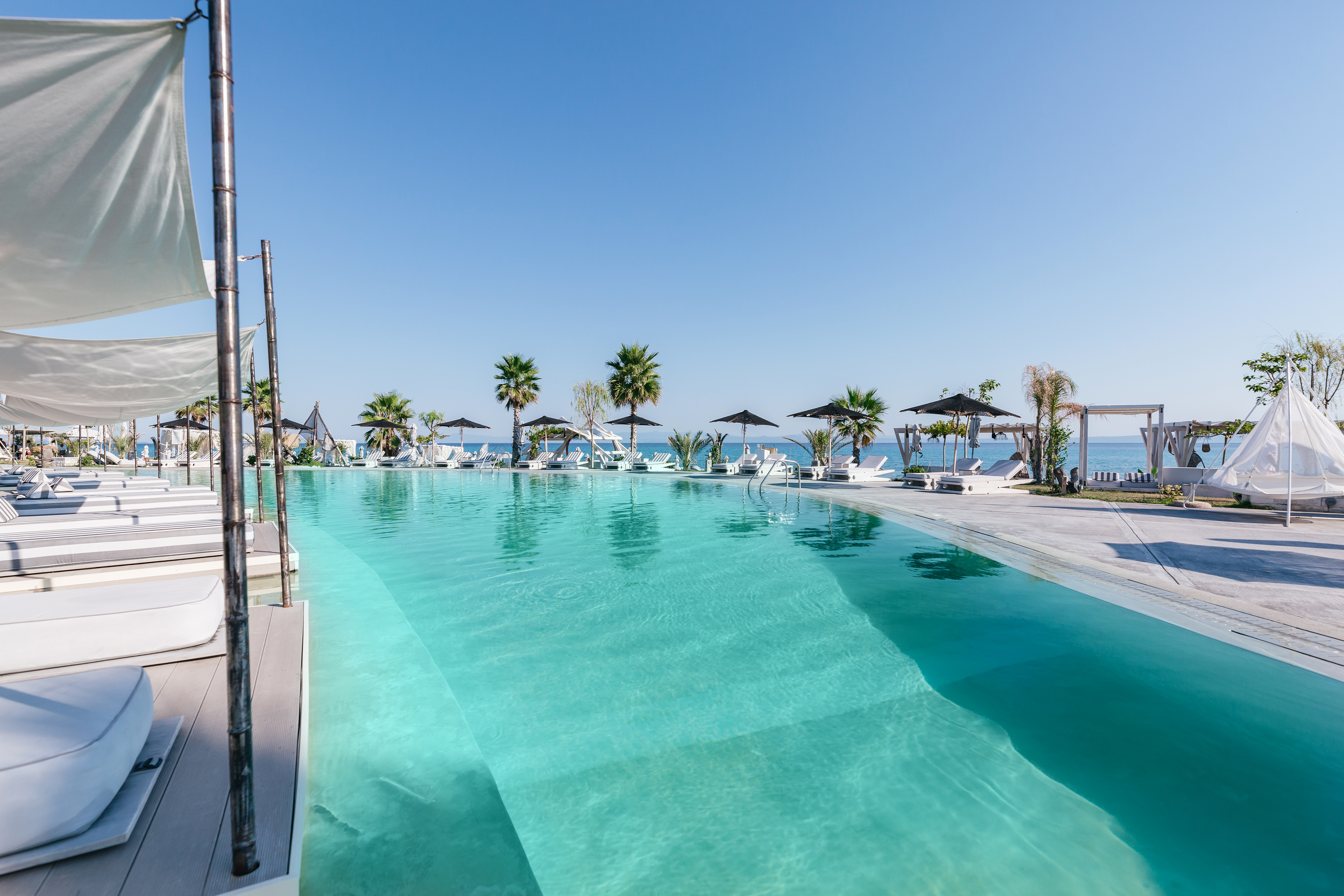 Blue Carpet Luxury Suites - photo