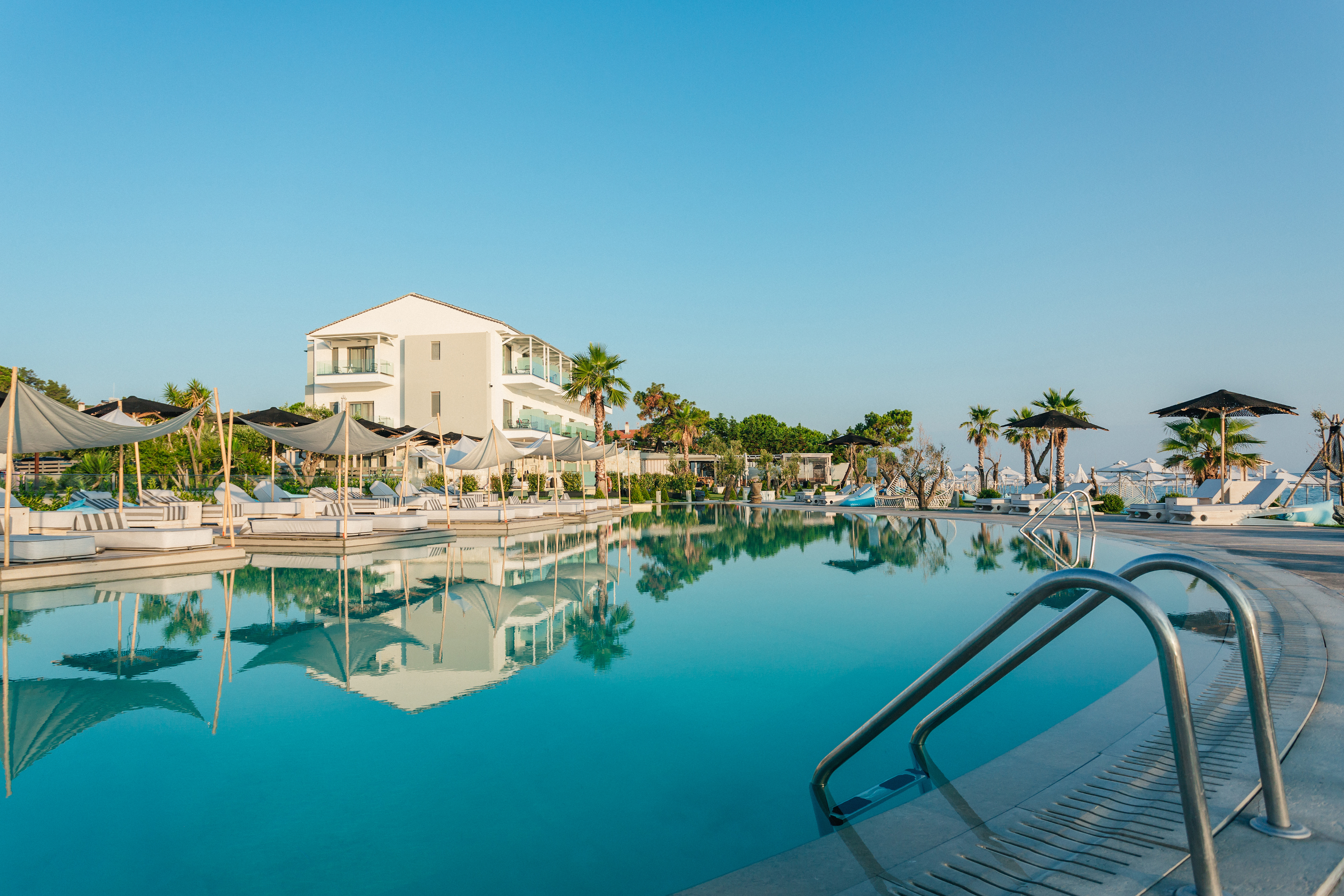 Blue Carpet Luxury Suites - photo