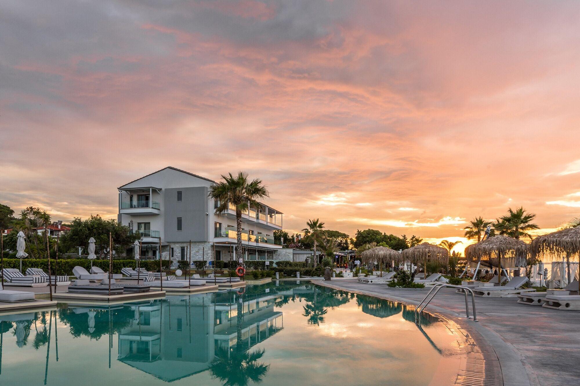 Blue Carpet Luxury Suites - photo