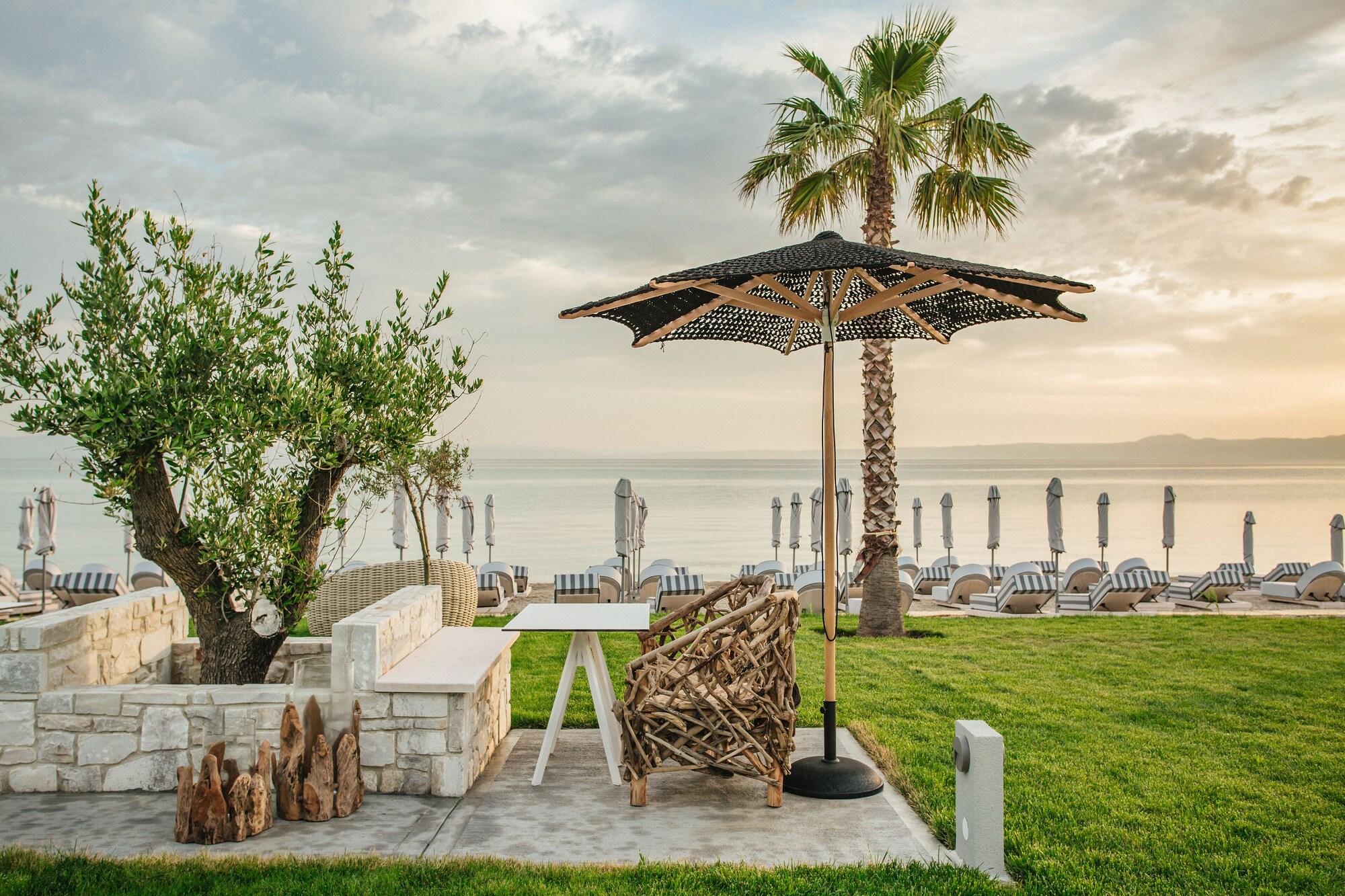 Blue Carpet Luxury Suites - photo