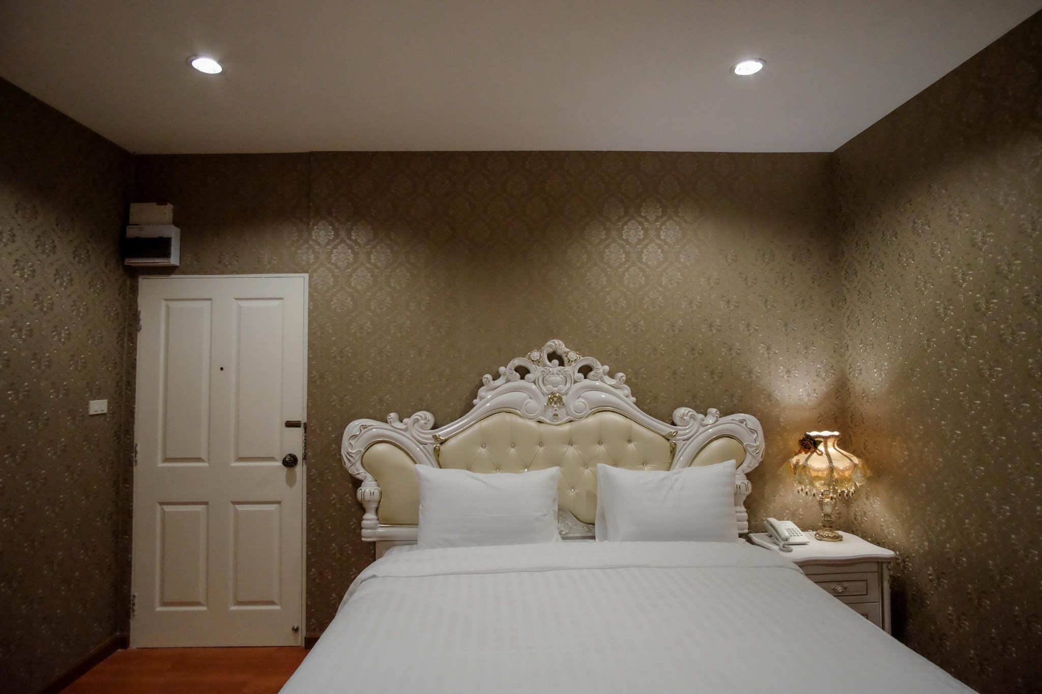 The O-Zone Airport Inn