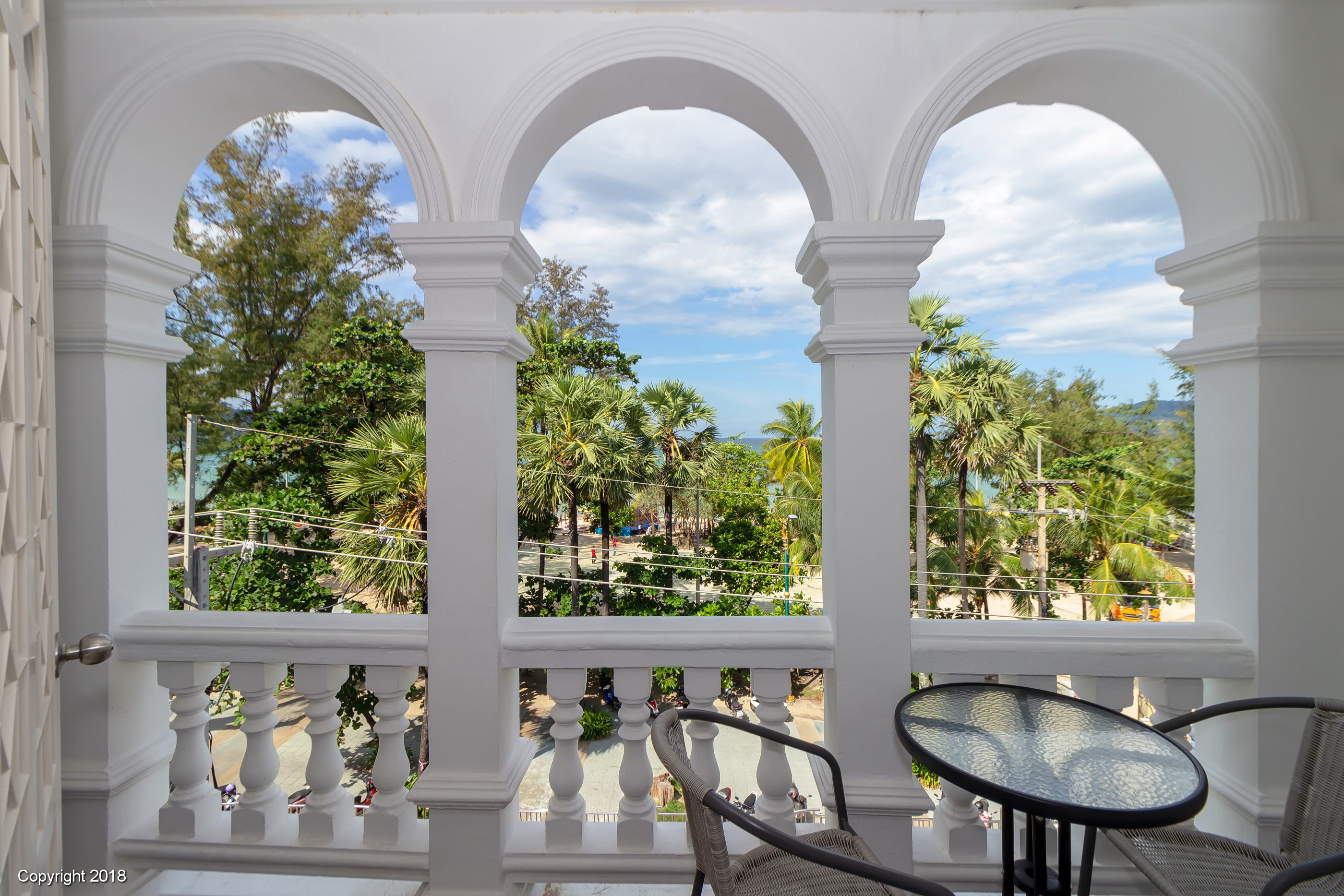 Modern Living Hotel - фото