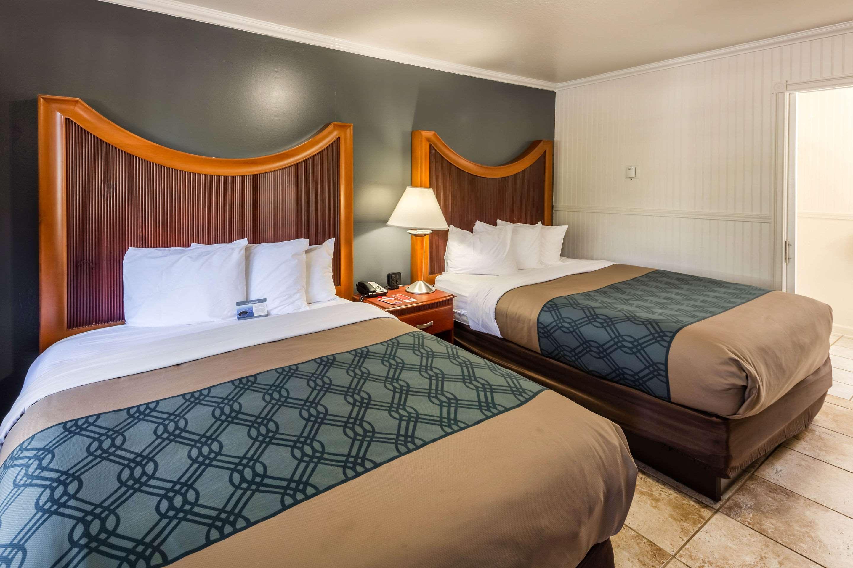 Econo Lodge Inn & Suites Heavenly Village Area