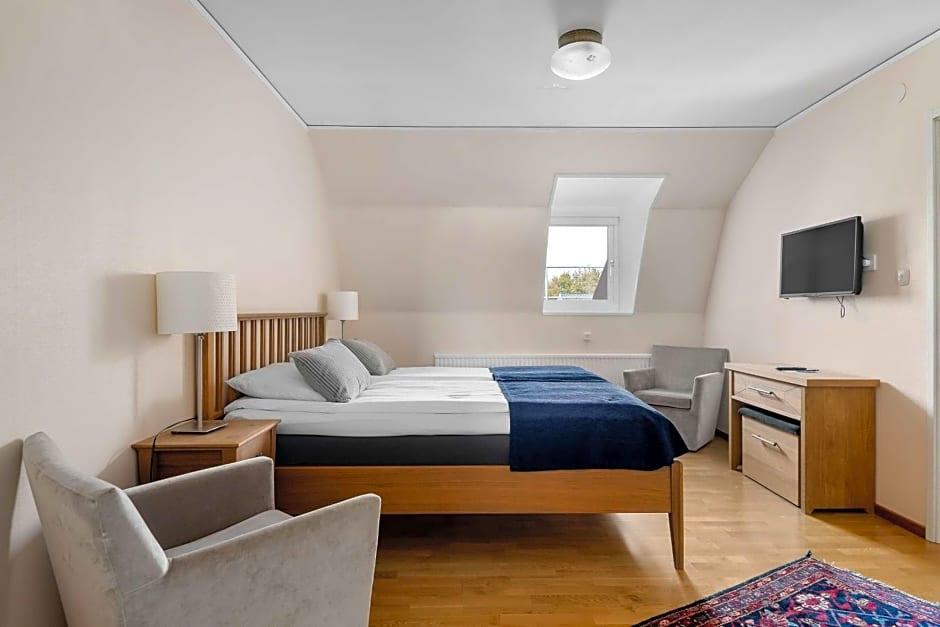 Sure Hotel by Best Western Öjaby Herrgård by null