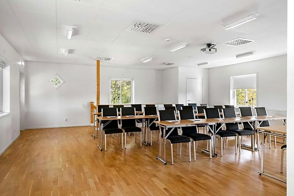 Sure Hotel by Best Western Öjaby Herrgård by null