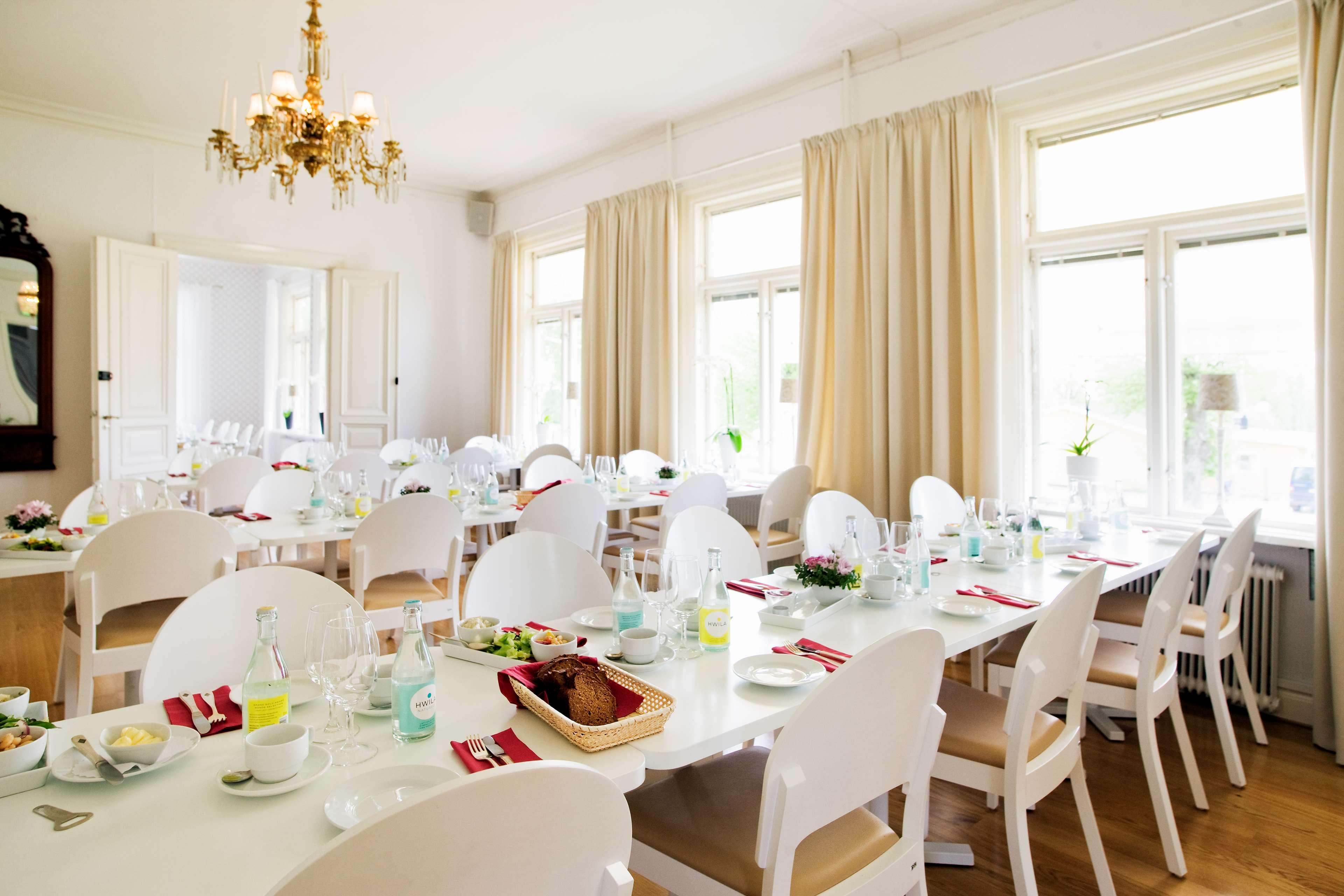 Sure Hotel by Best Western Öjaby Herrgård by null