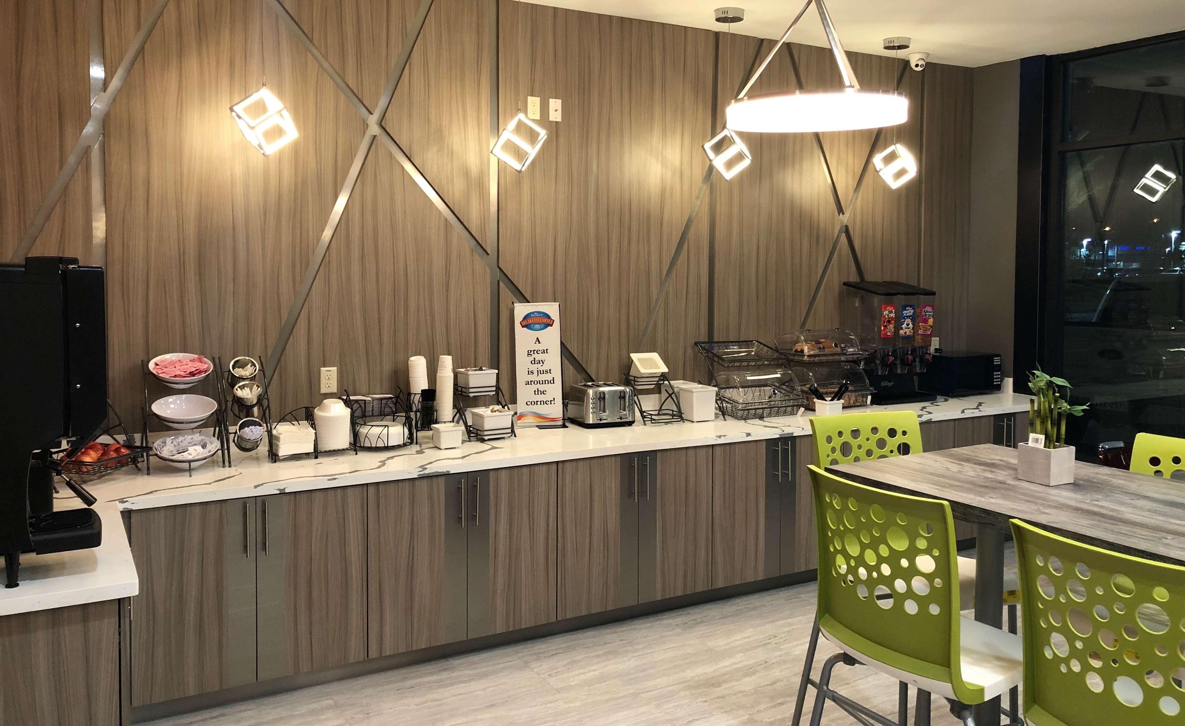 Baymont Inn & Suites Houston Hobby Airport
