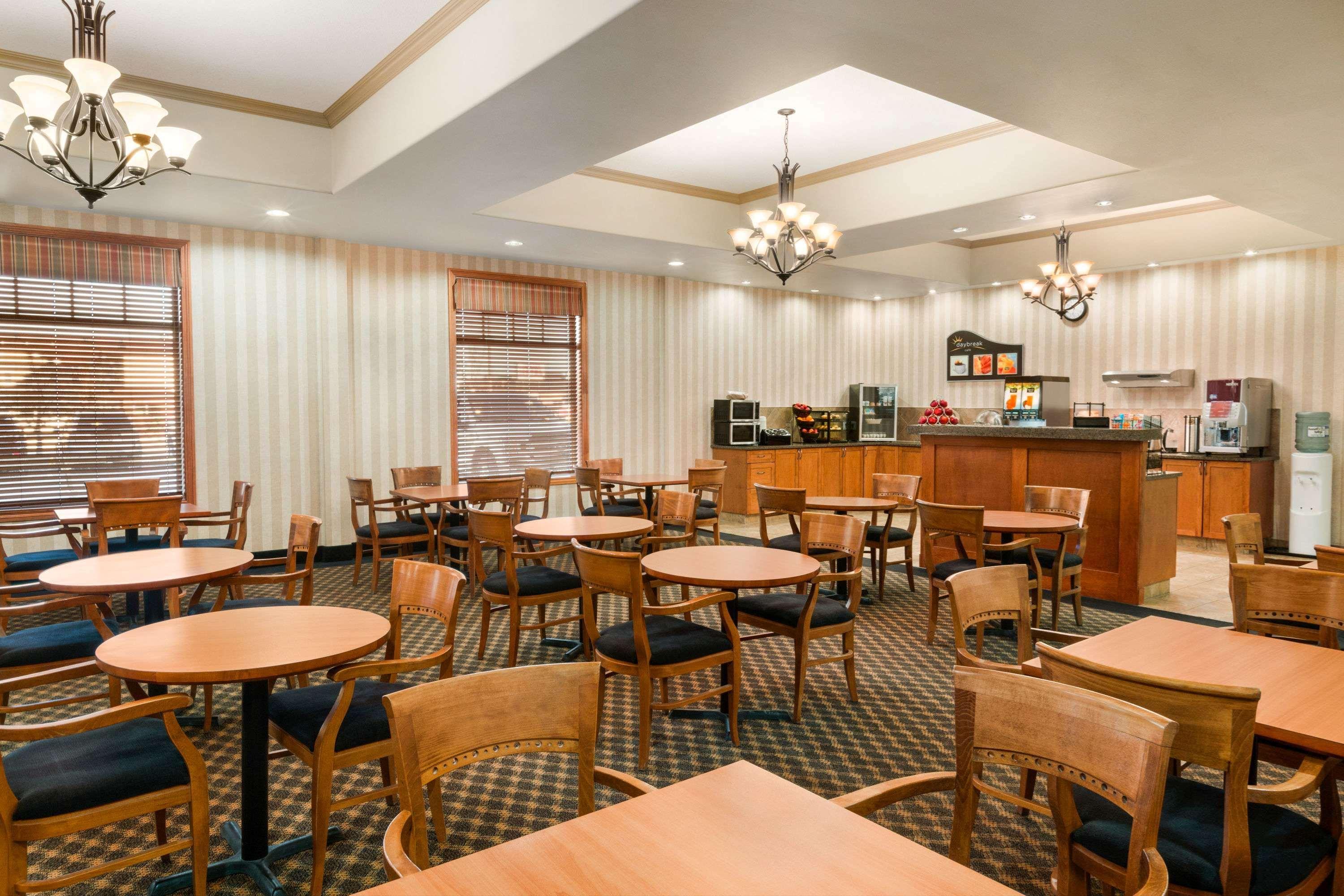 Days Inn & Suites By Wyndham Edmonton Airport