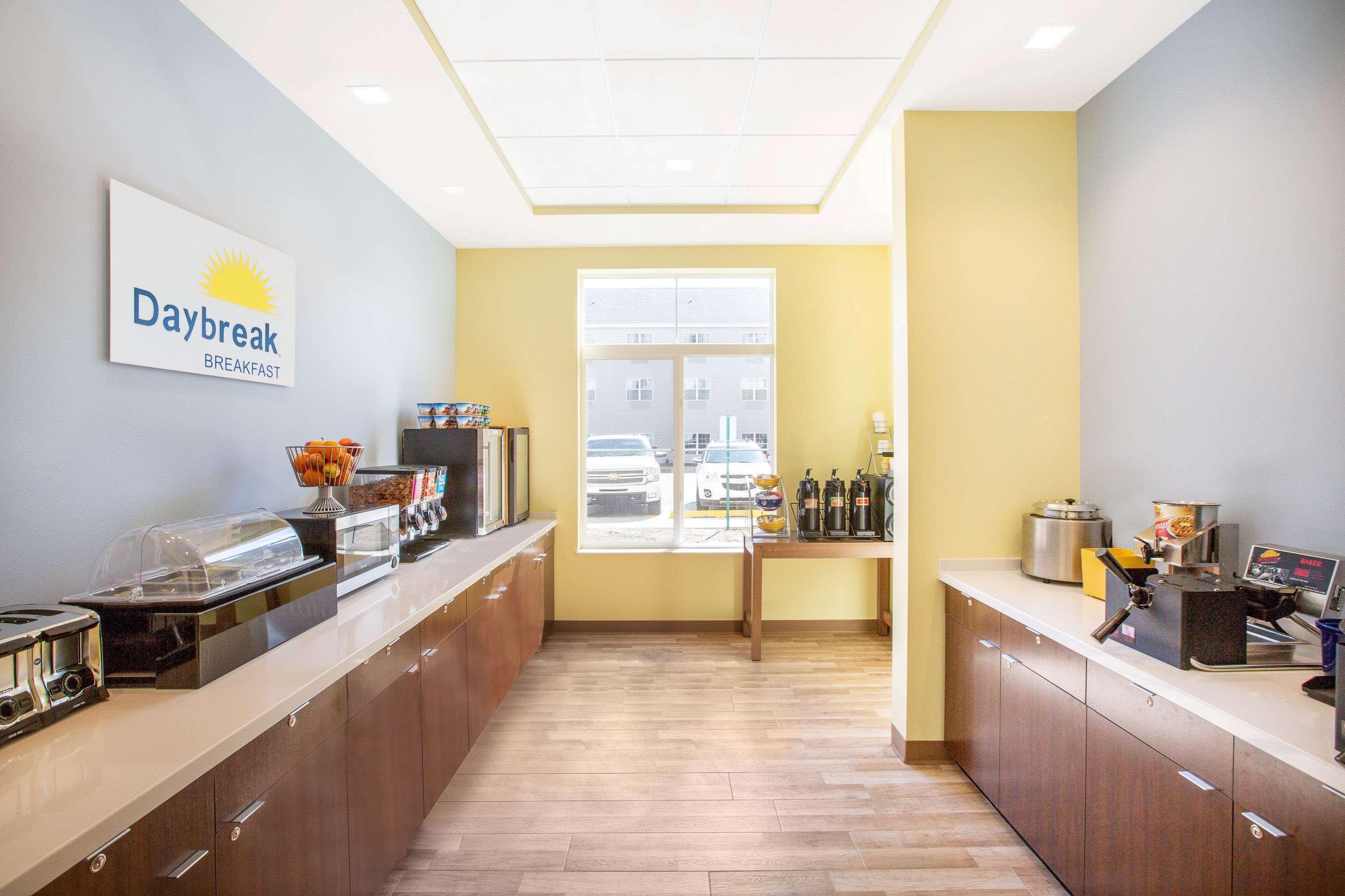 Days Inn & Suites By Wyndham Kearney