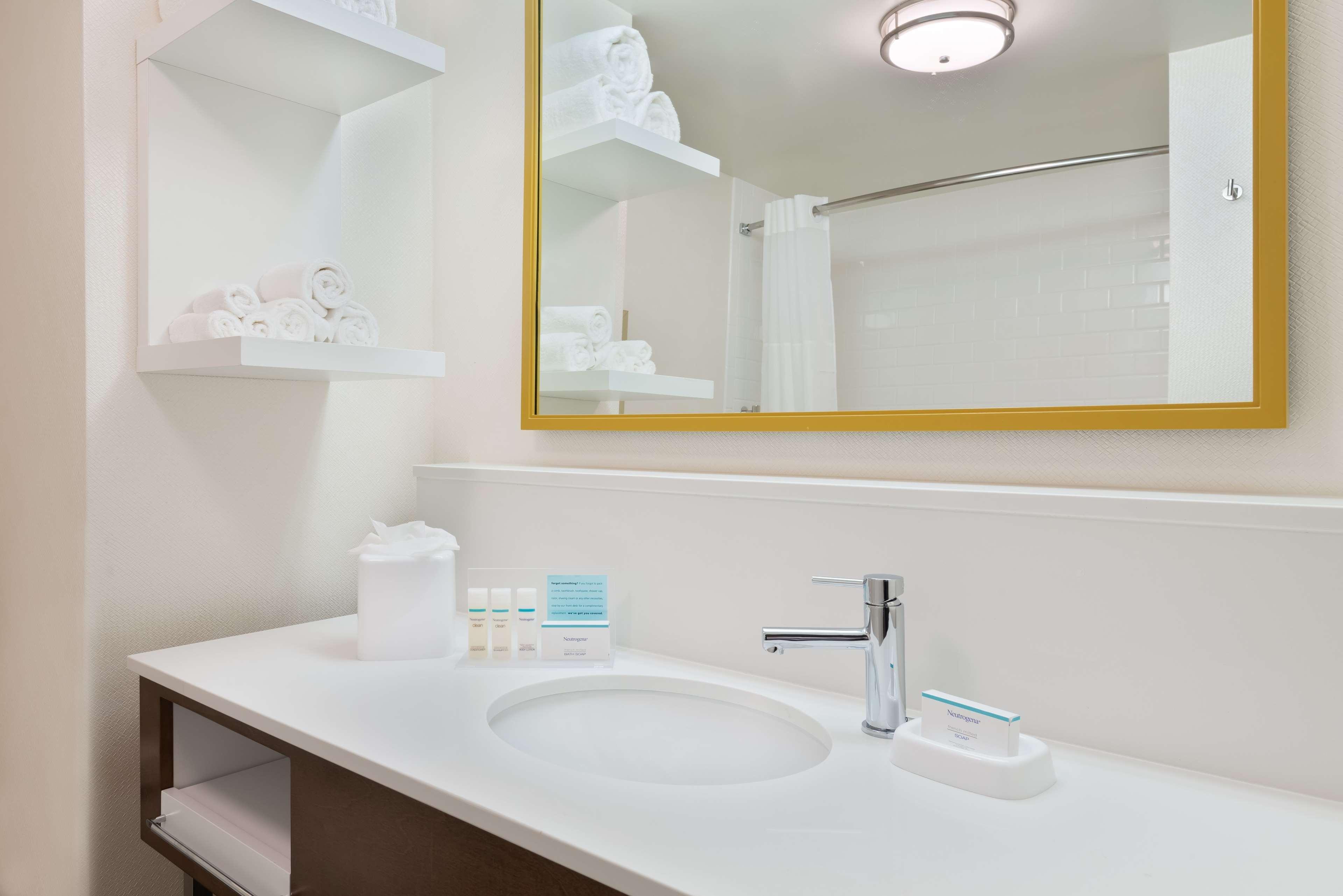 Hampton Inn & Suites Atlanta Buckhead Place