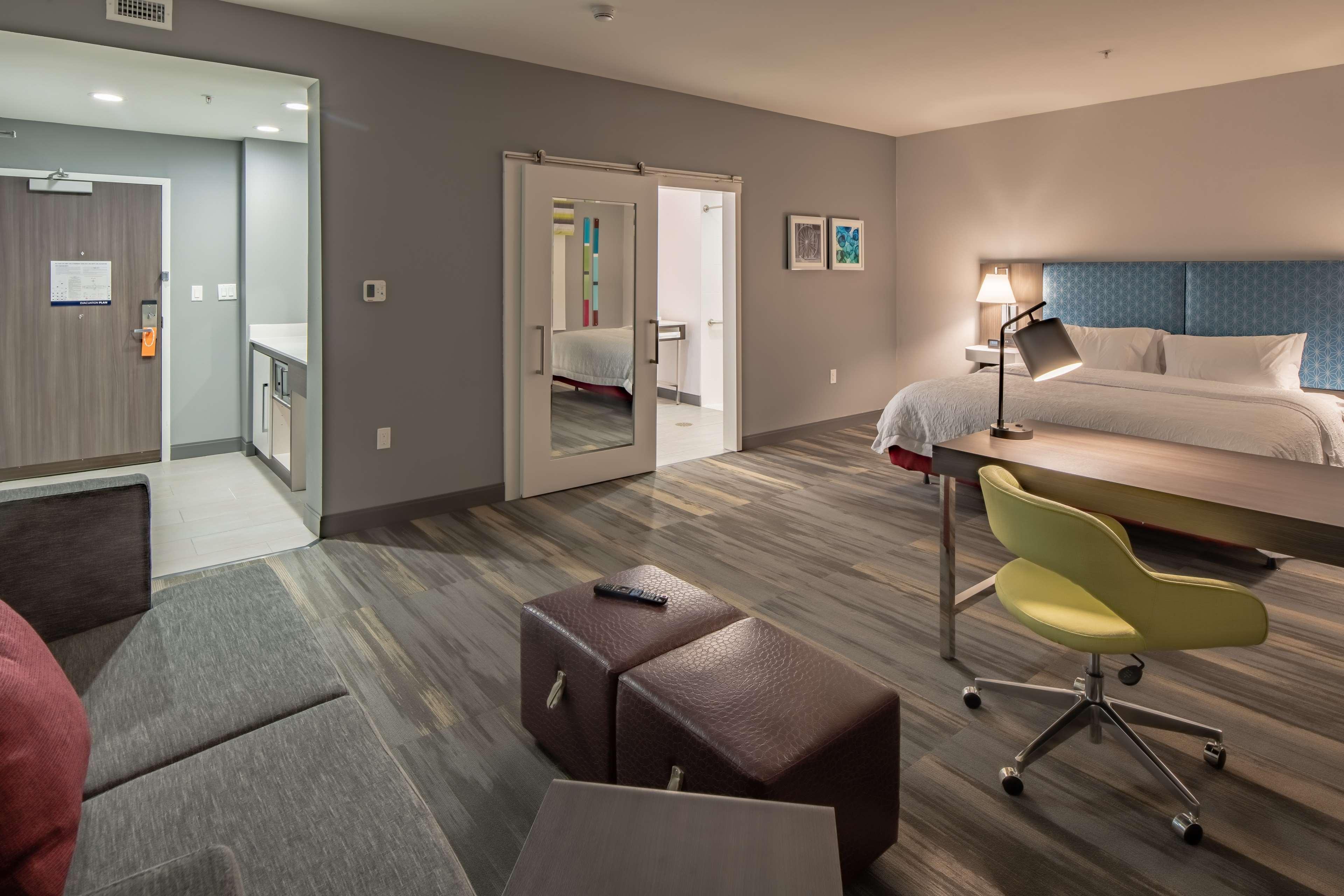 Hampton Inn and Suites Dallas/Plano Central