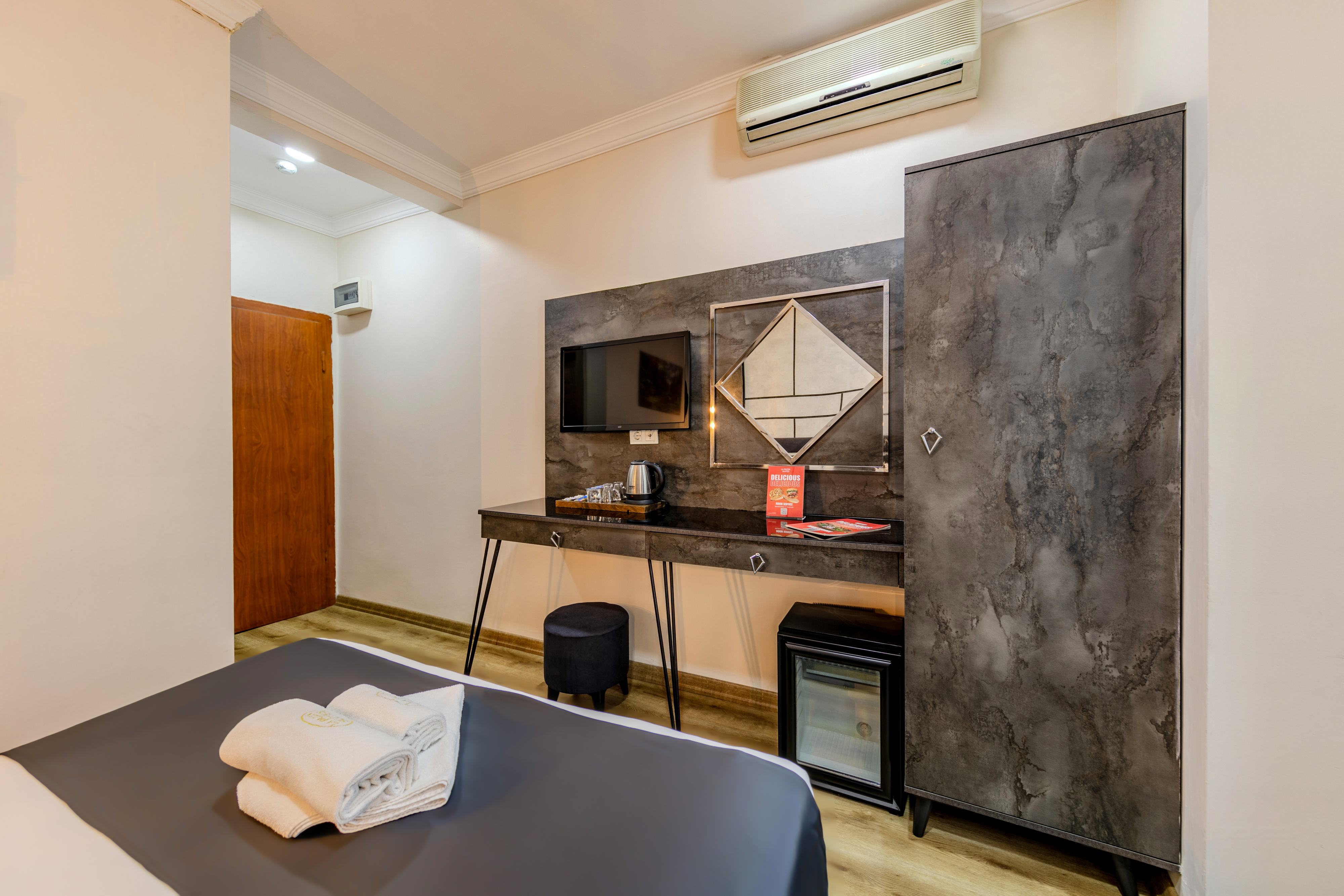 La Pazza Suites