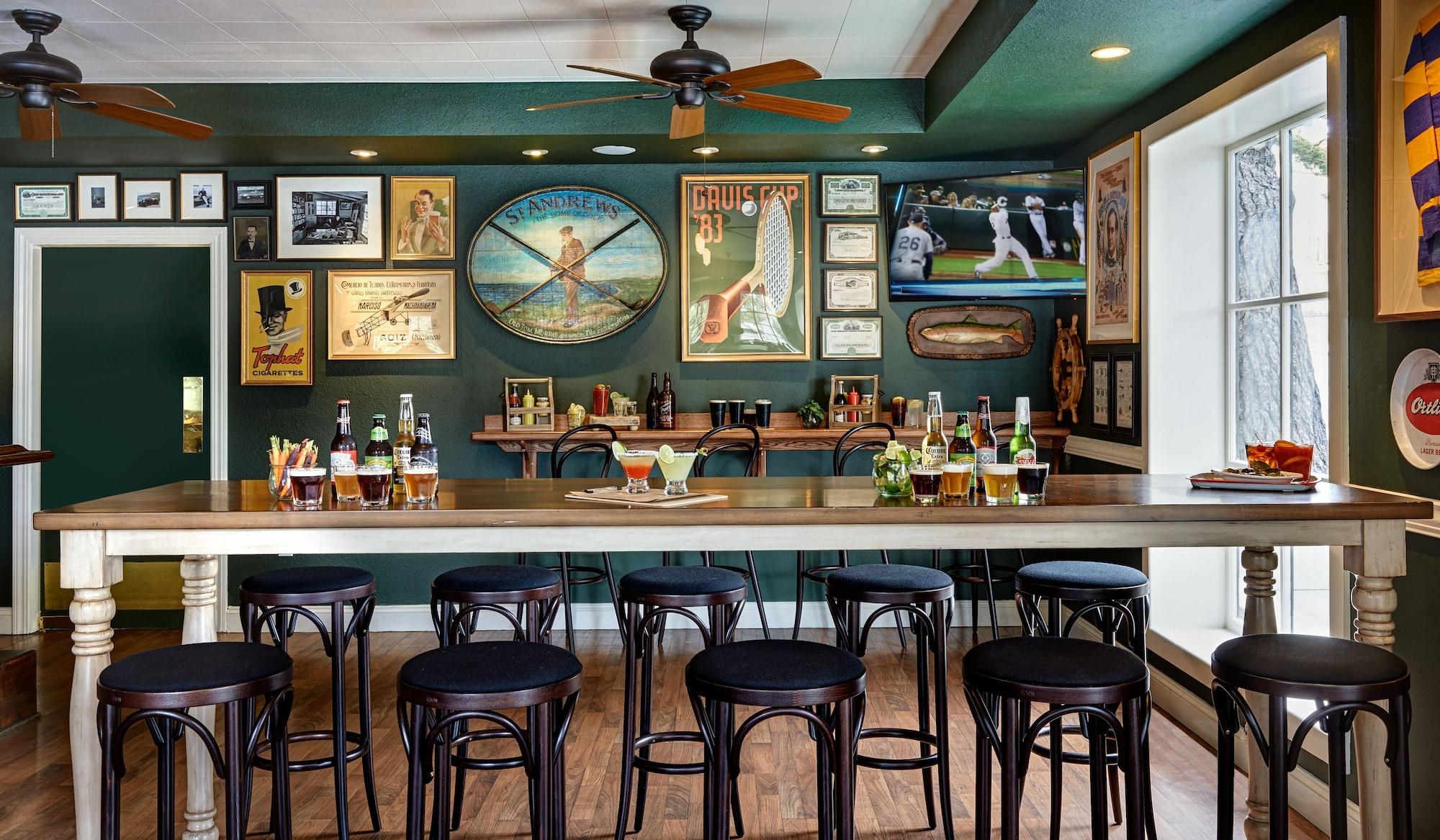 The Hotel Carmel by null