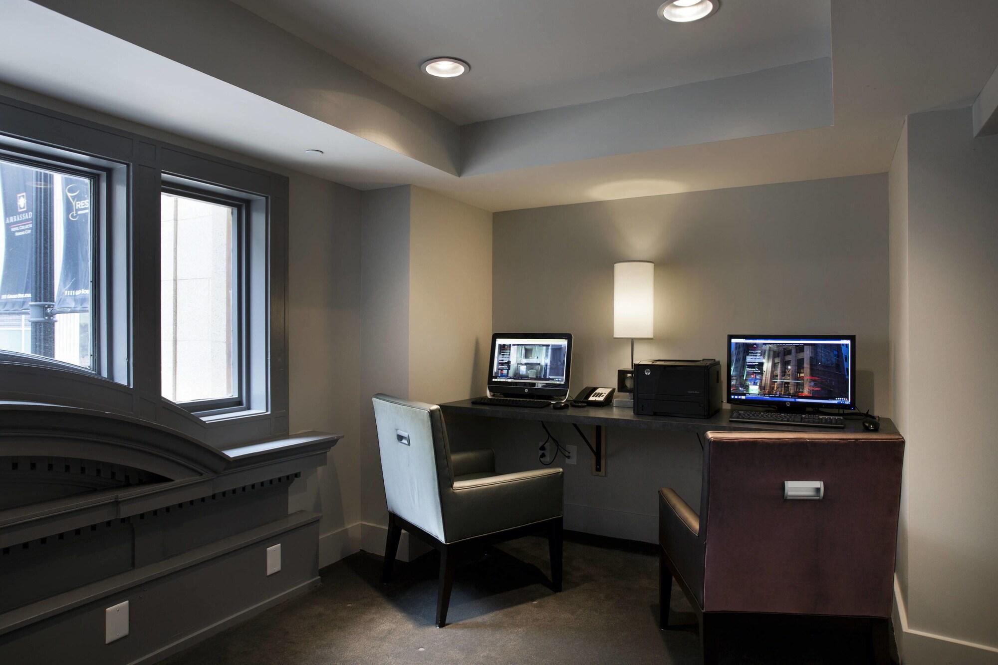 Ambassador Hotel Kansas City, Autograph Collection by null