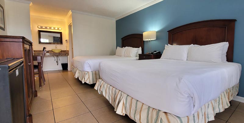 Twin room, city, traditional