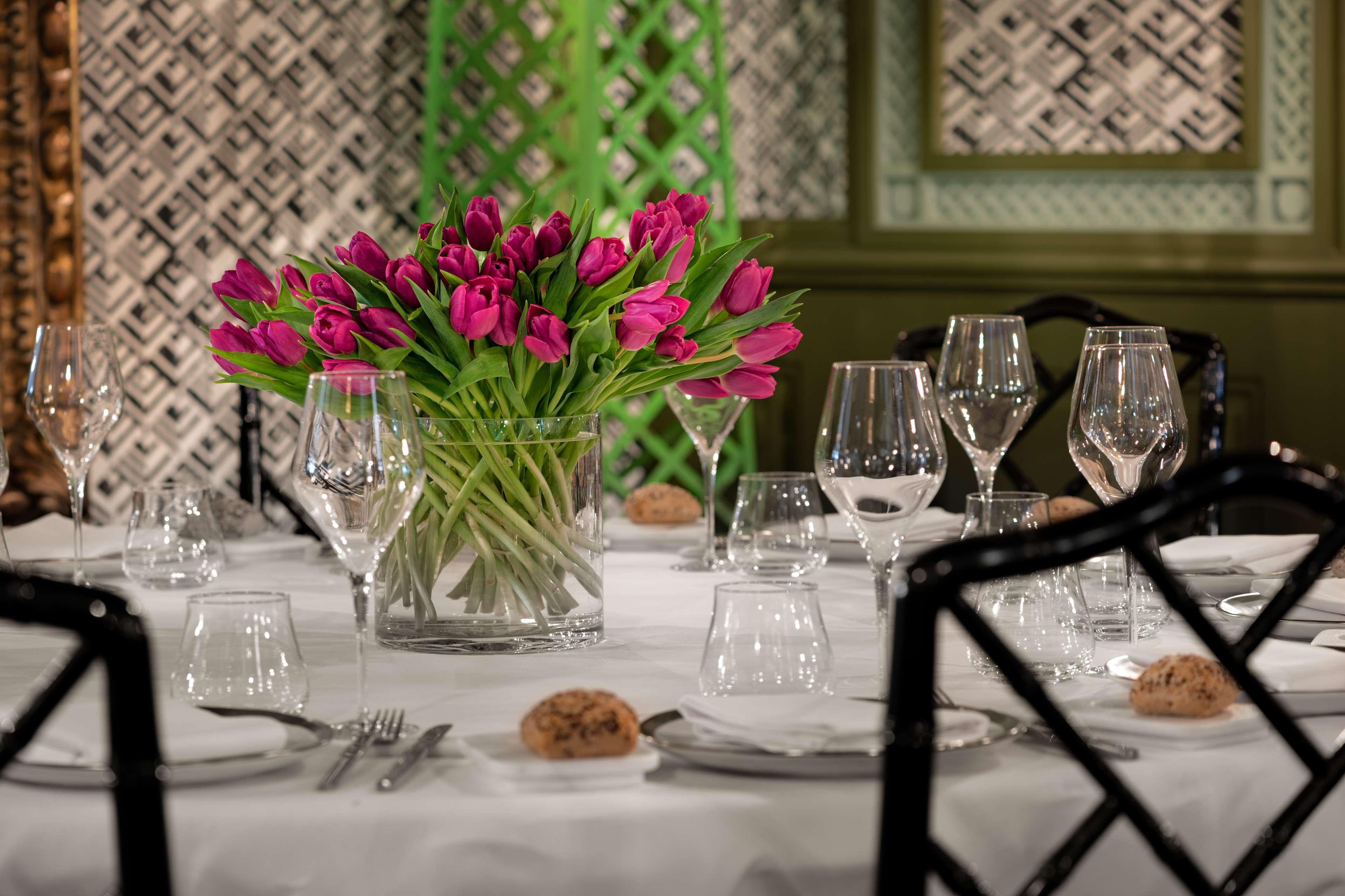 Hotel NH Collection Valencia Colón by null