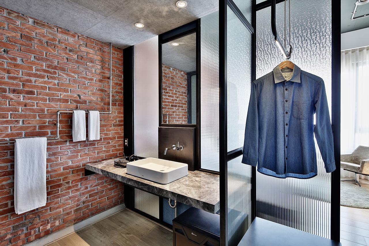 U.I.J Hotel & Hostel - 友愛街旅館 by null