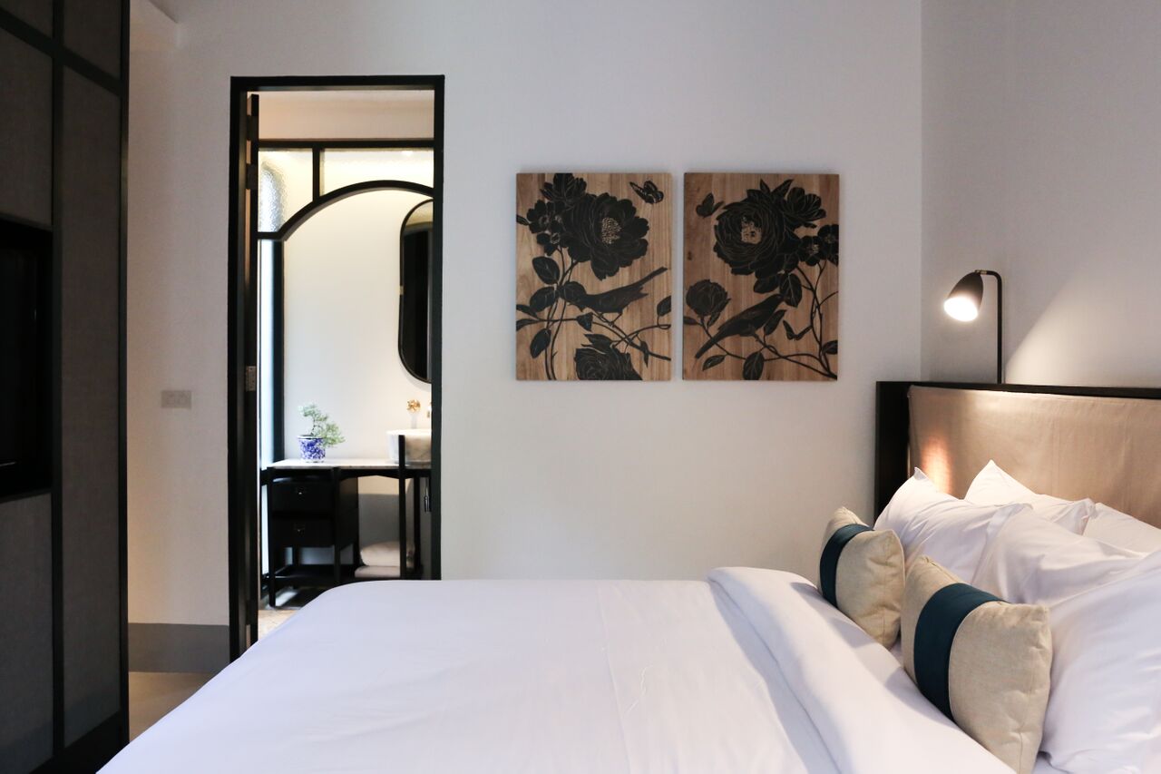 Hotel Ping Silhouette by null