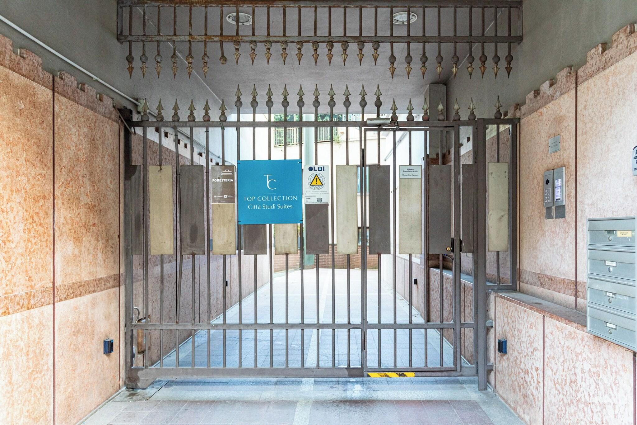 B&B Too Cute 2b Str8 - photo