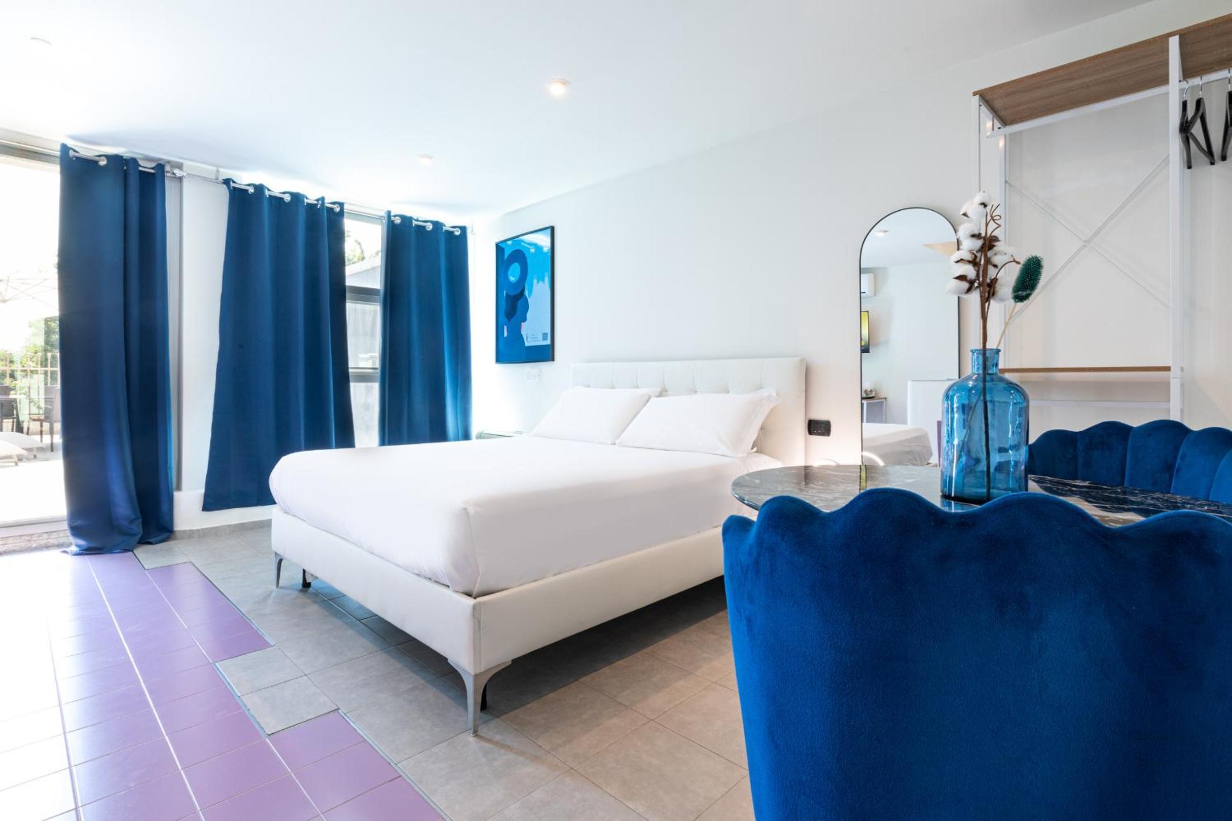 B&B Too Cute 2b Str8 - photo